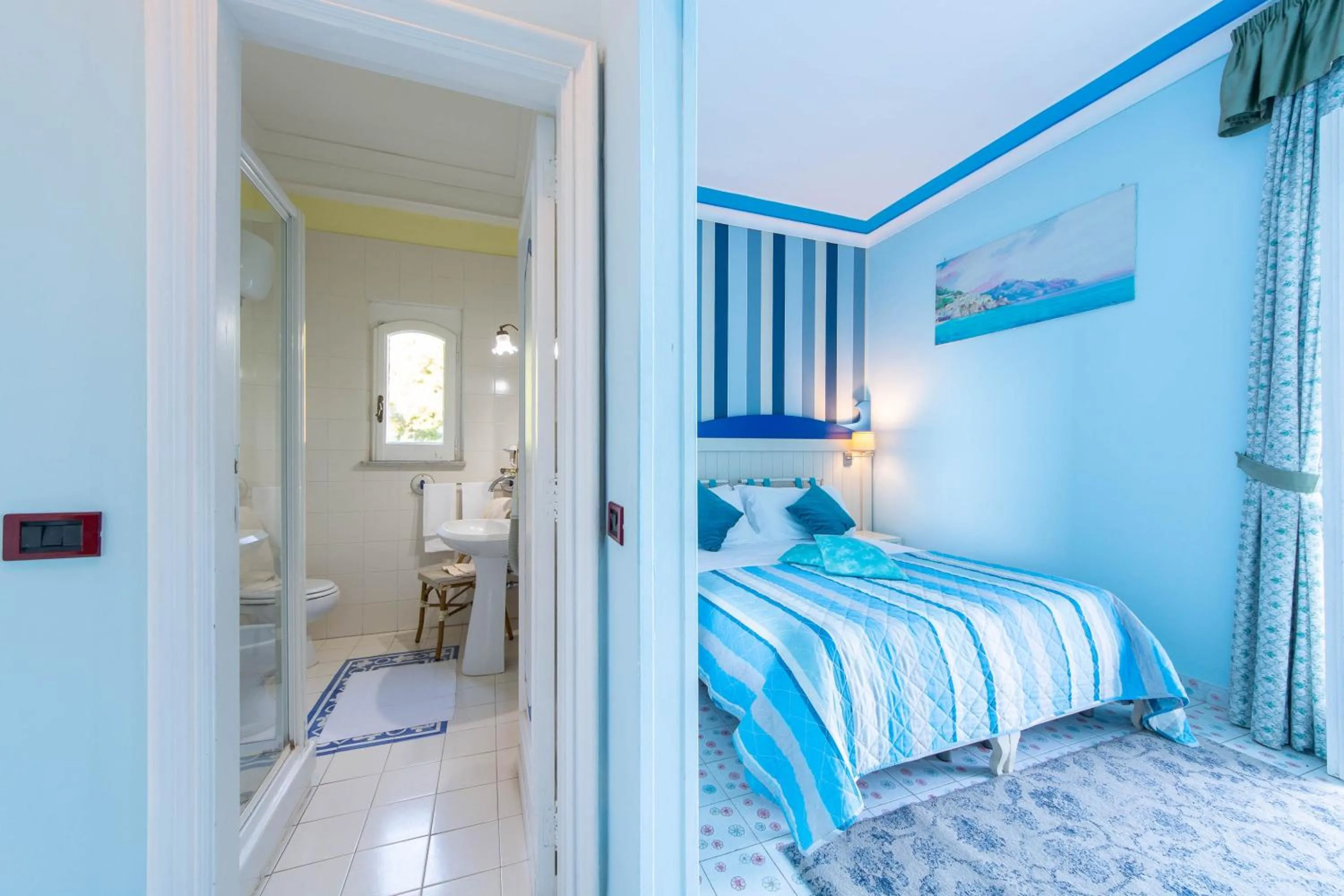 Bathroom, Bed in Hotel Villa San Michele