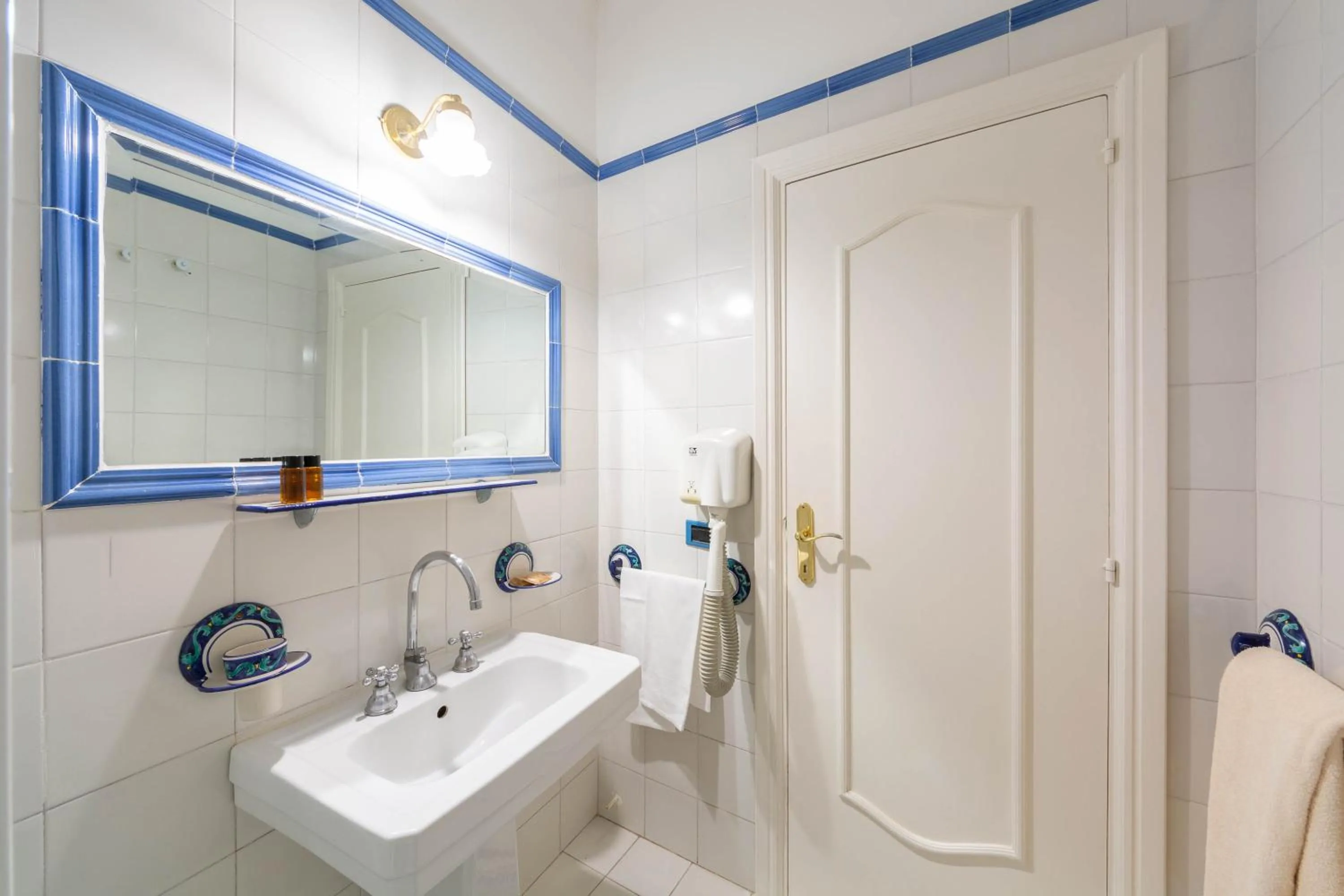 Shower in Hotel Villa San Michele