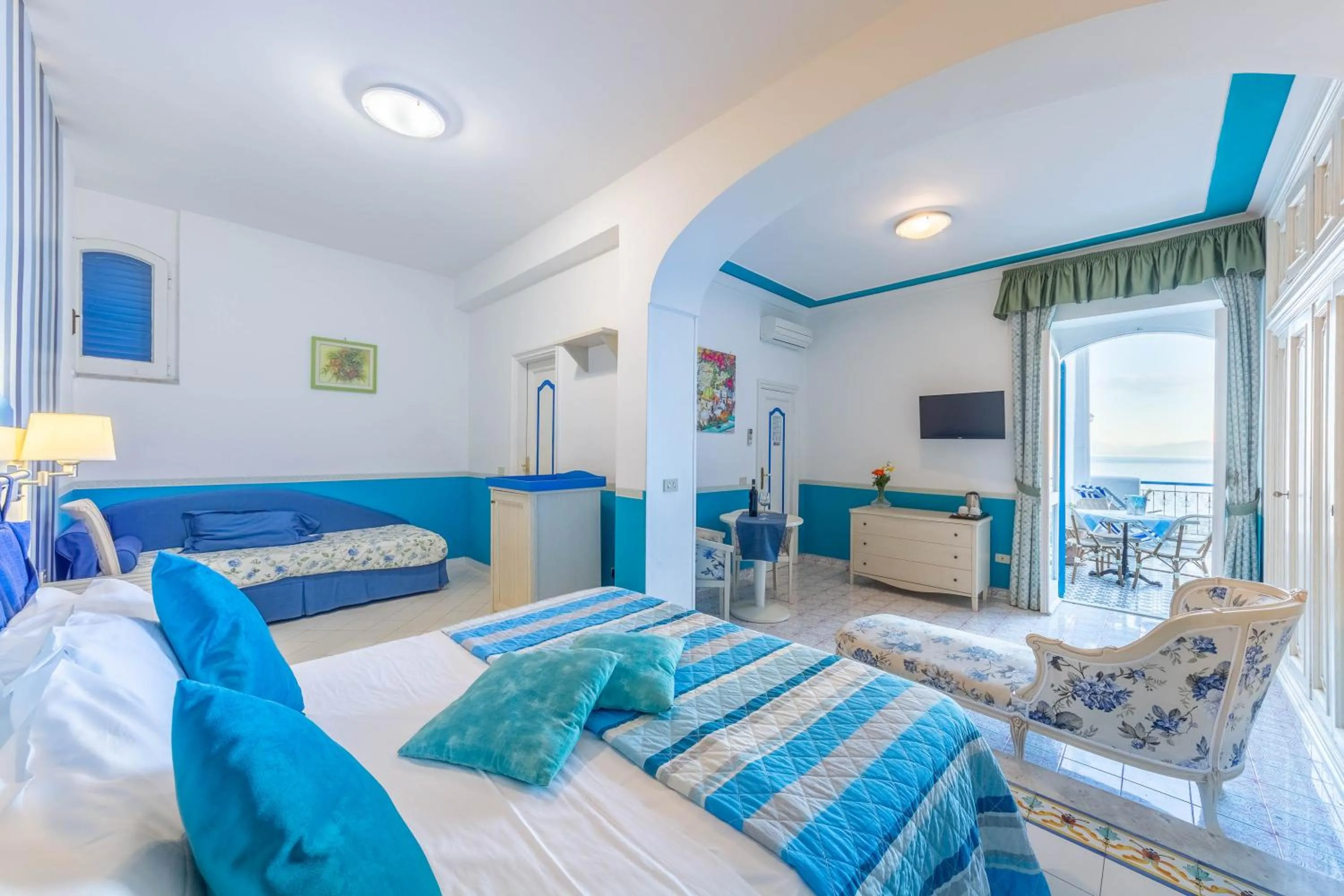 Photo of the whole room, Bed in Hotel Villa San Michele