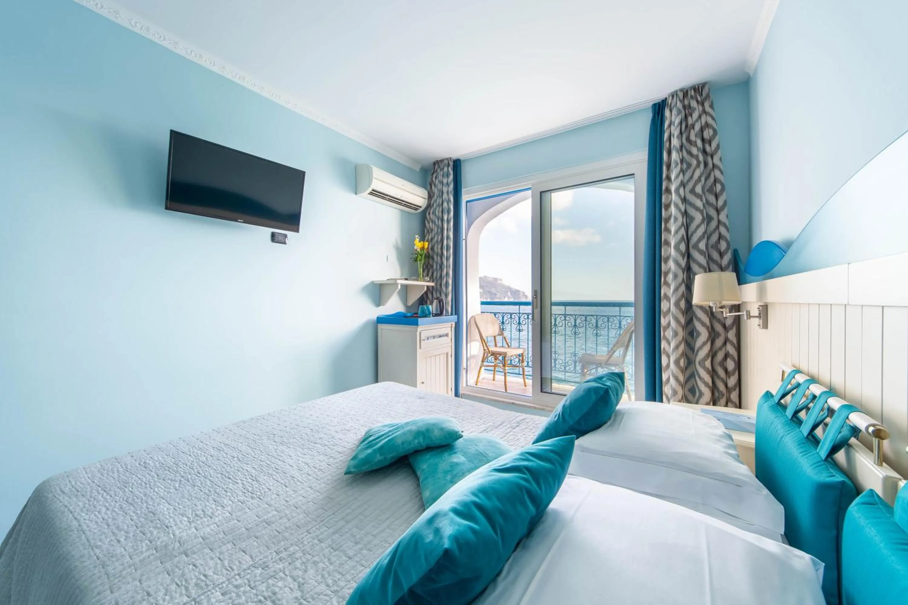 Natural landscape, Bed in Hotel Villa San Michele