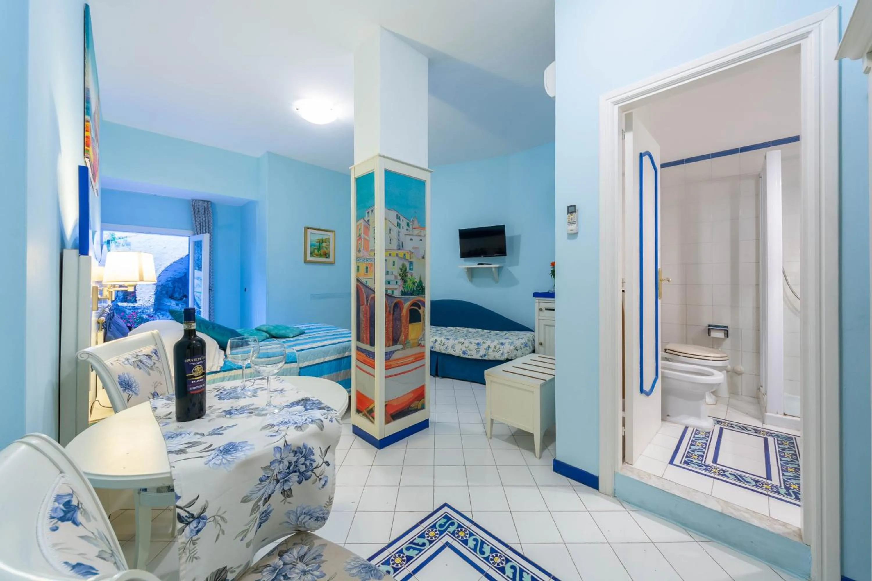 Shower, Bed in Hotel Villa San Michele