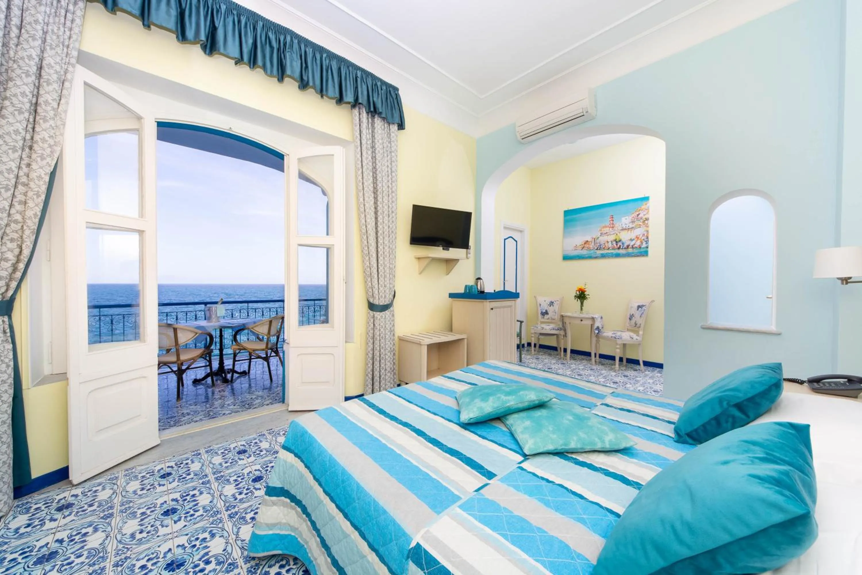 View (from property/room), Bed in Hotel Villa San Michele