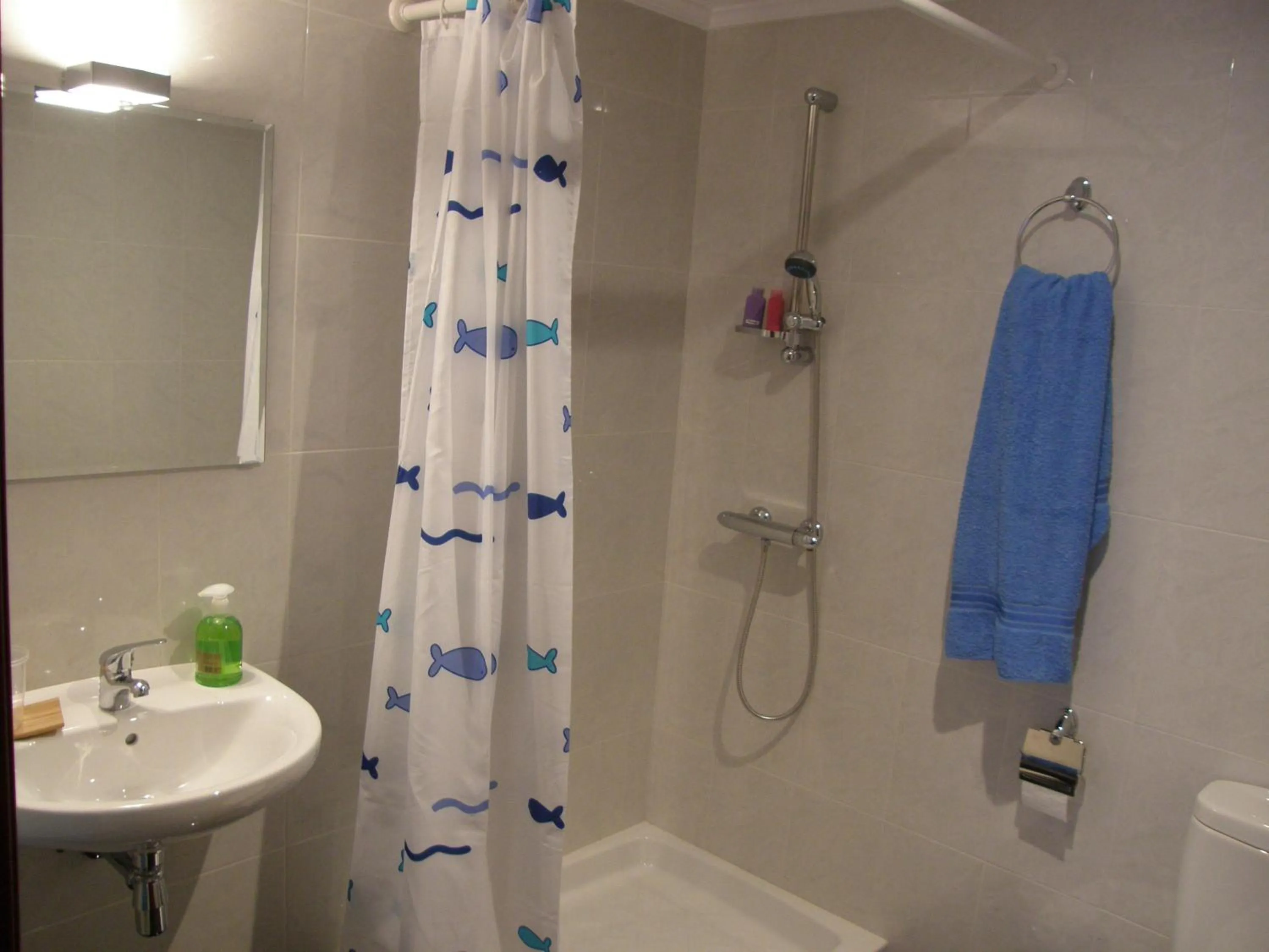 Shower in Mendi Alai