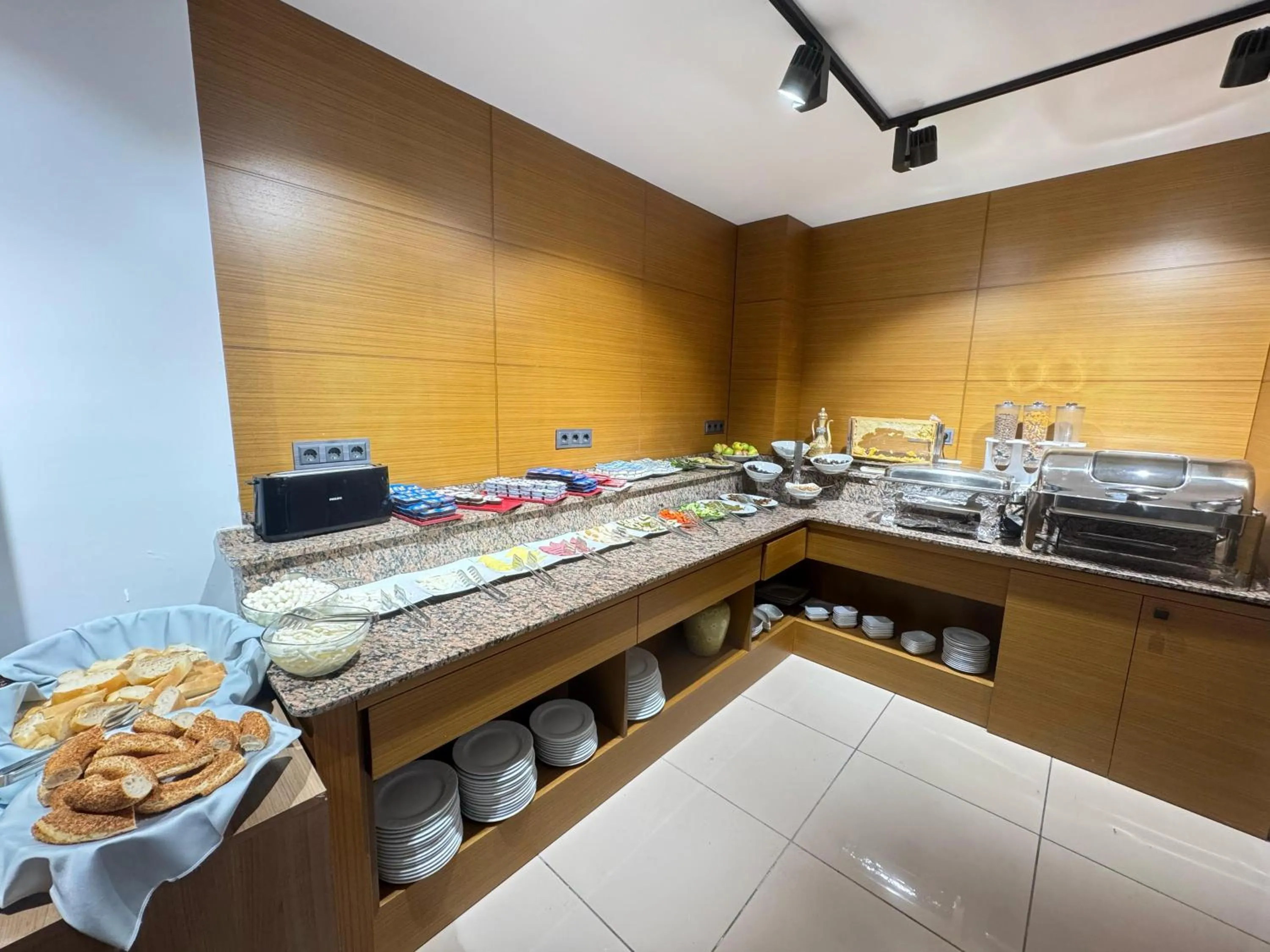 Food and drinks in Lounge Hotel