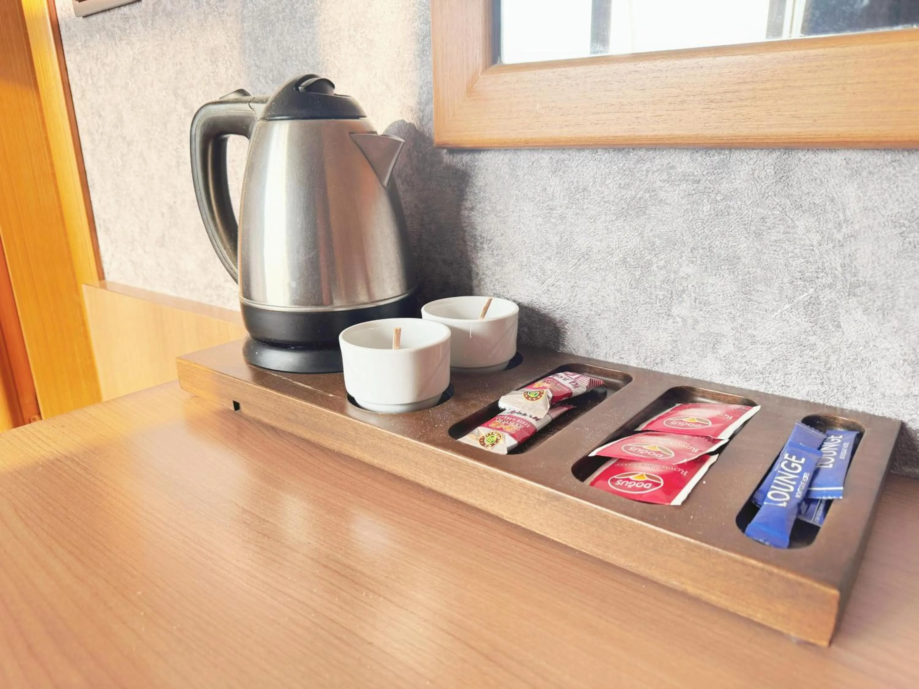 Coffee/tea facilities in Lounge Hotel
