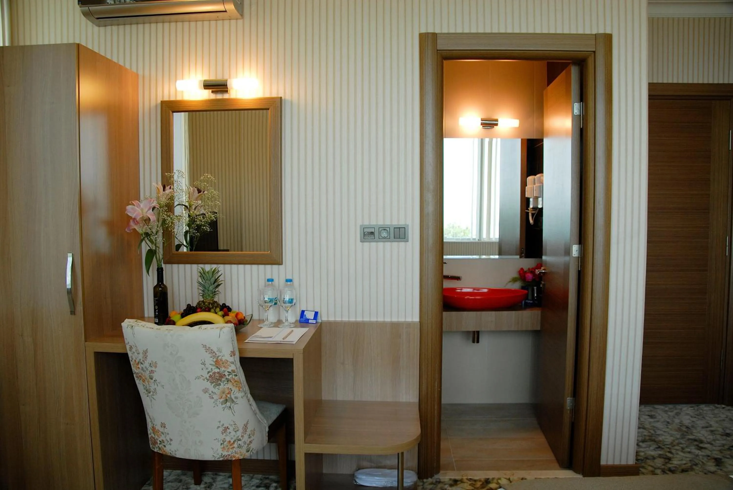 Bathroom in Lounge Hotel