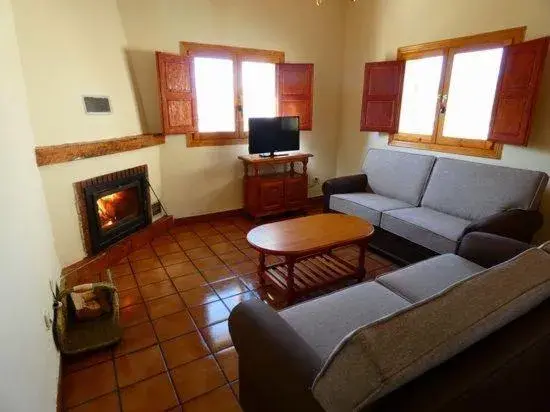 Three-Bedroom House in Núcleo de Turismo Rural Valle de Iruelas Three-Bedroom House in Núcleo de Turismo Rural Valle de Iruelas