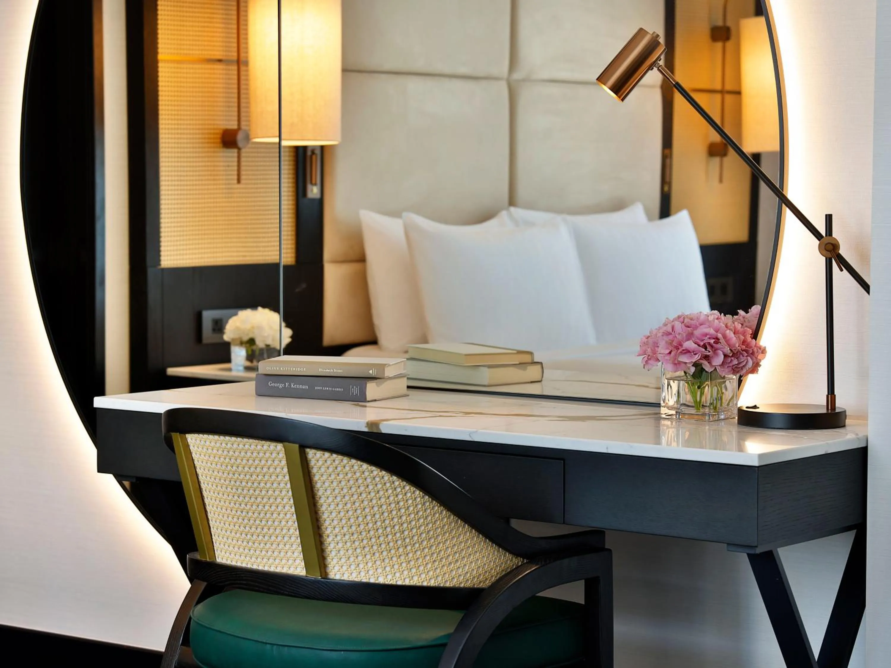 Seating area in Anantara Downtown Dubai