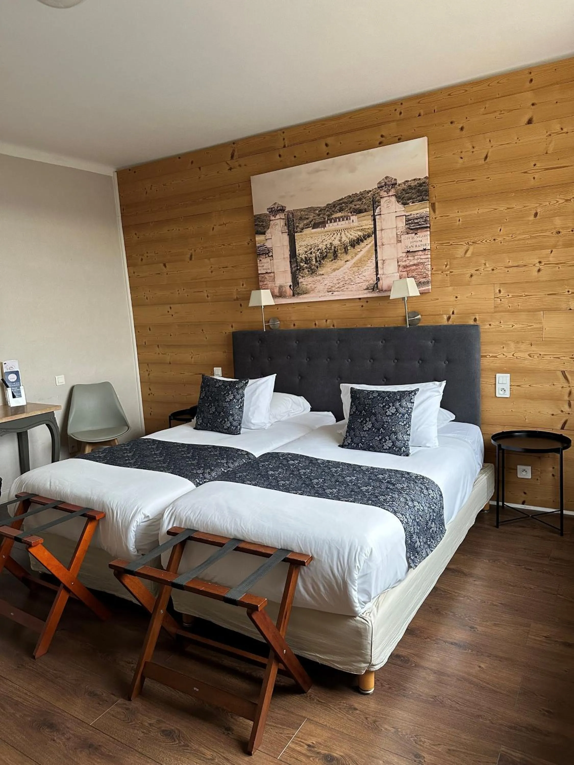 Photo of the whole room, Bed in La Bonbonniere - Sure Hotel Collection by Best Western