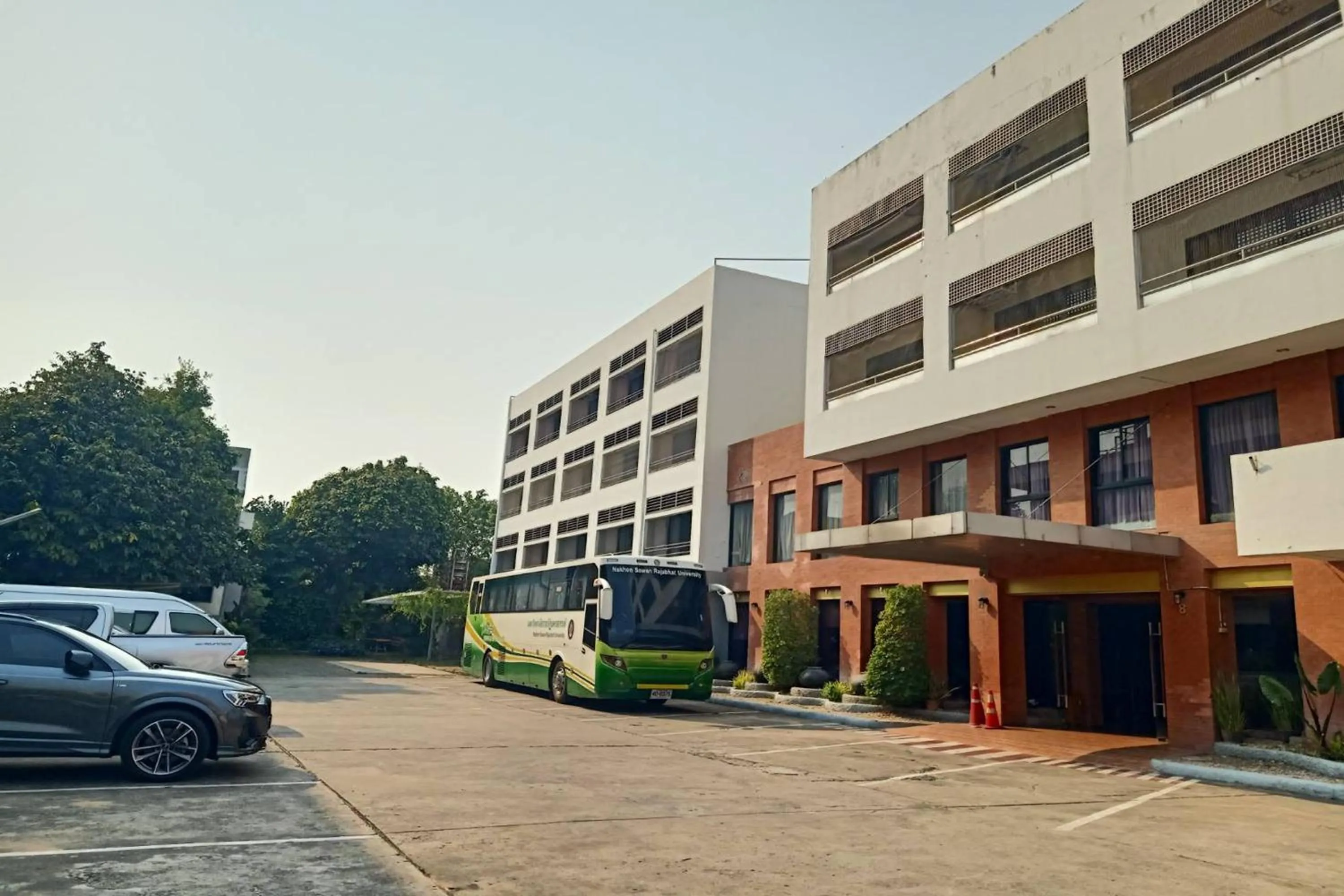 Property building in Pin Hotel