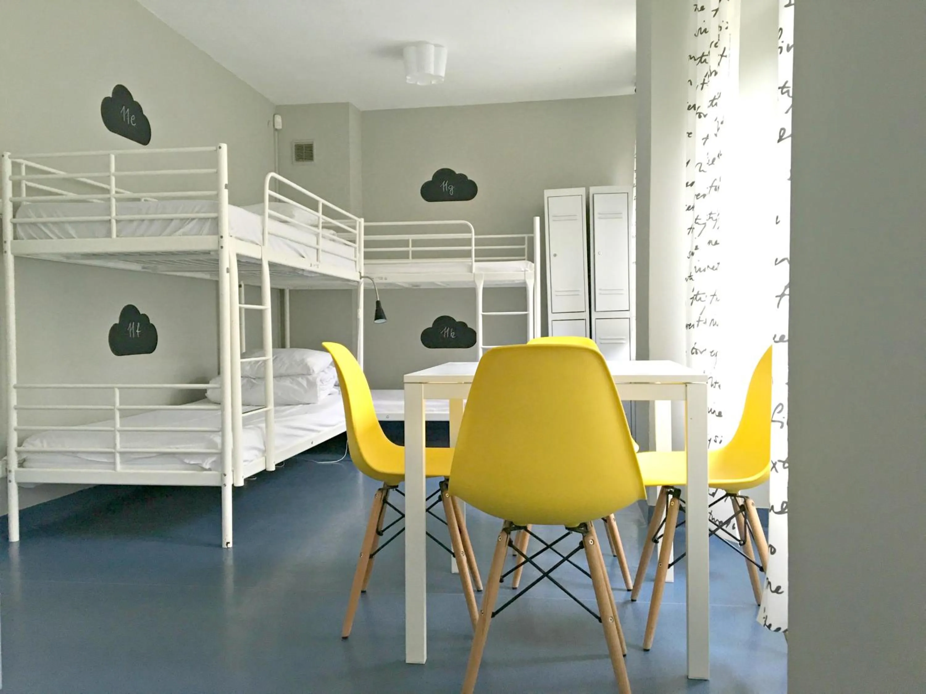 Dining area, Bed in Cloud Hostel