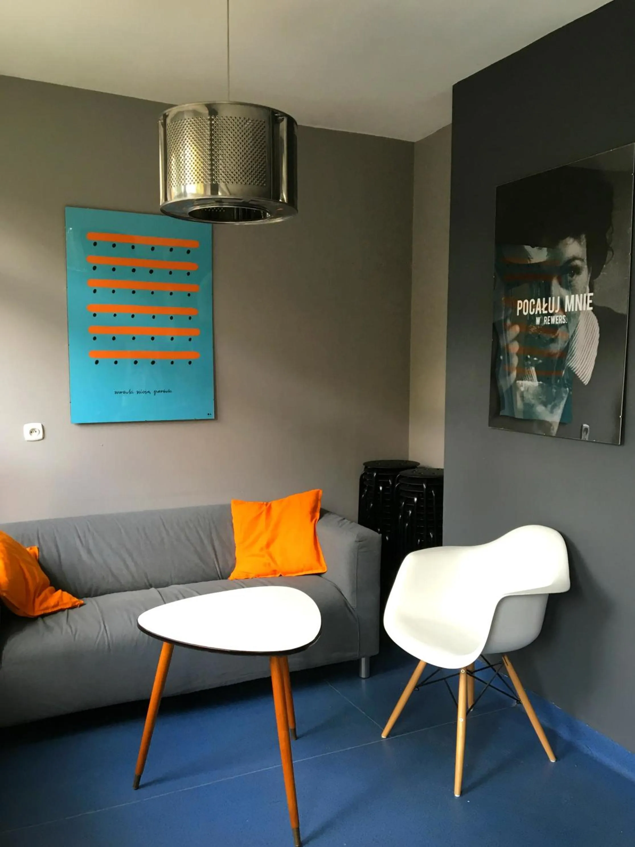 Communal lounge/ TV room in Cloud Hostel