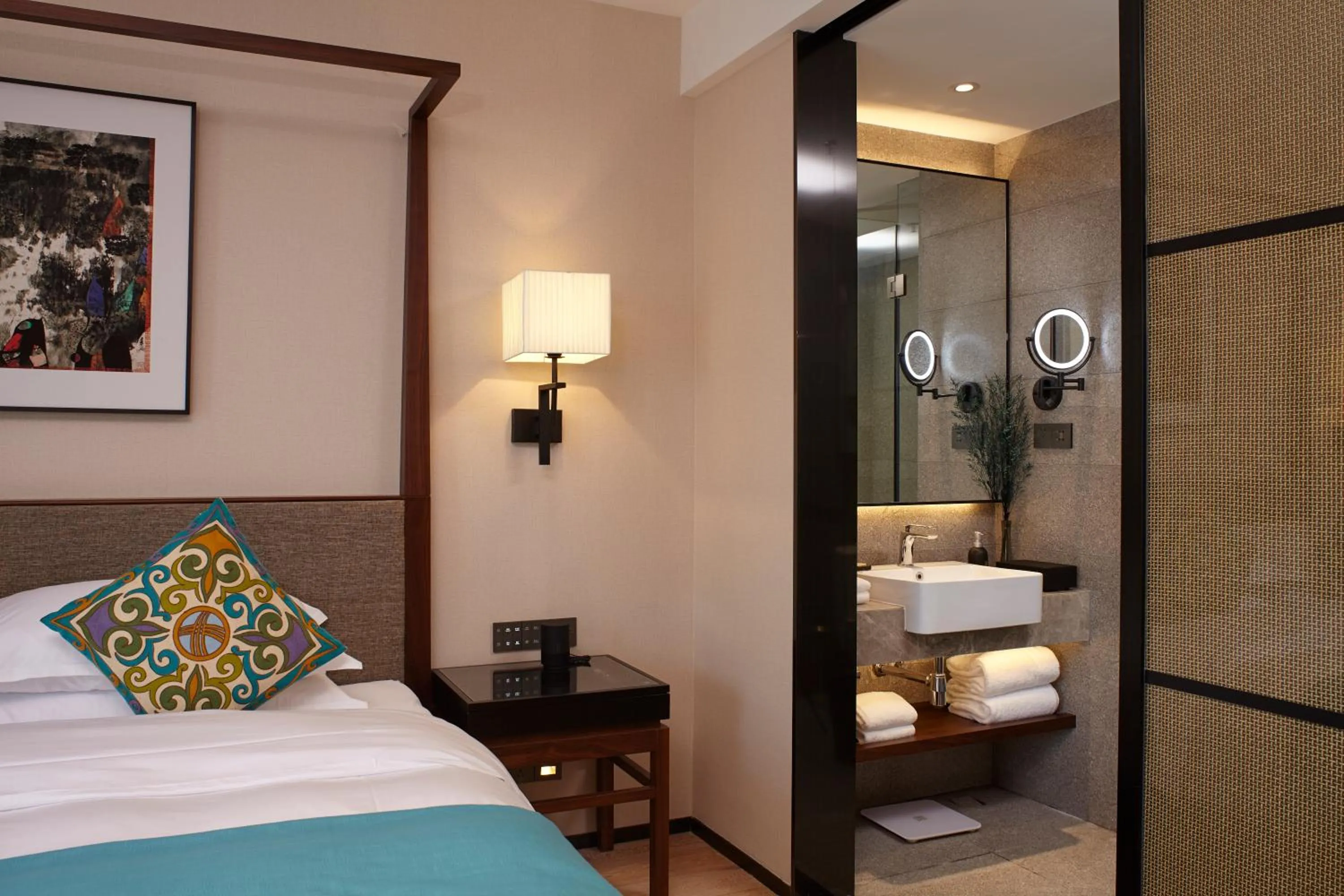 Toilet, Bed in SSAW Boutique Hotel Yangzhou