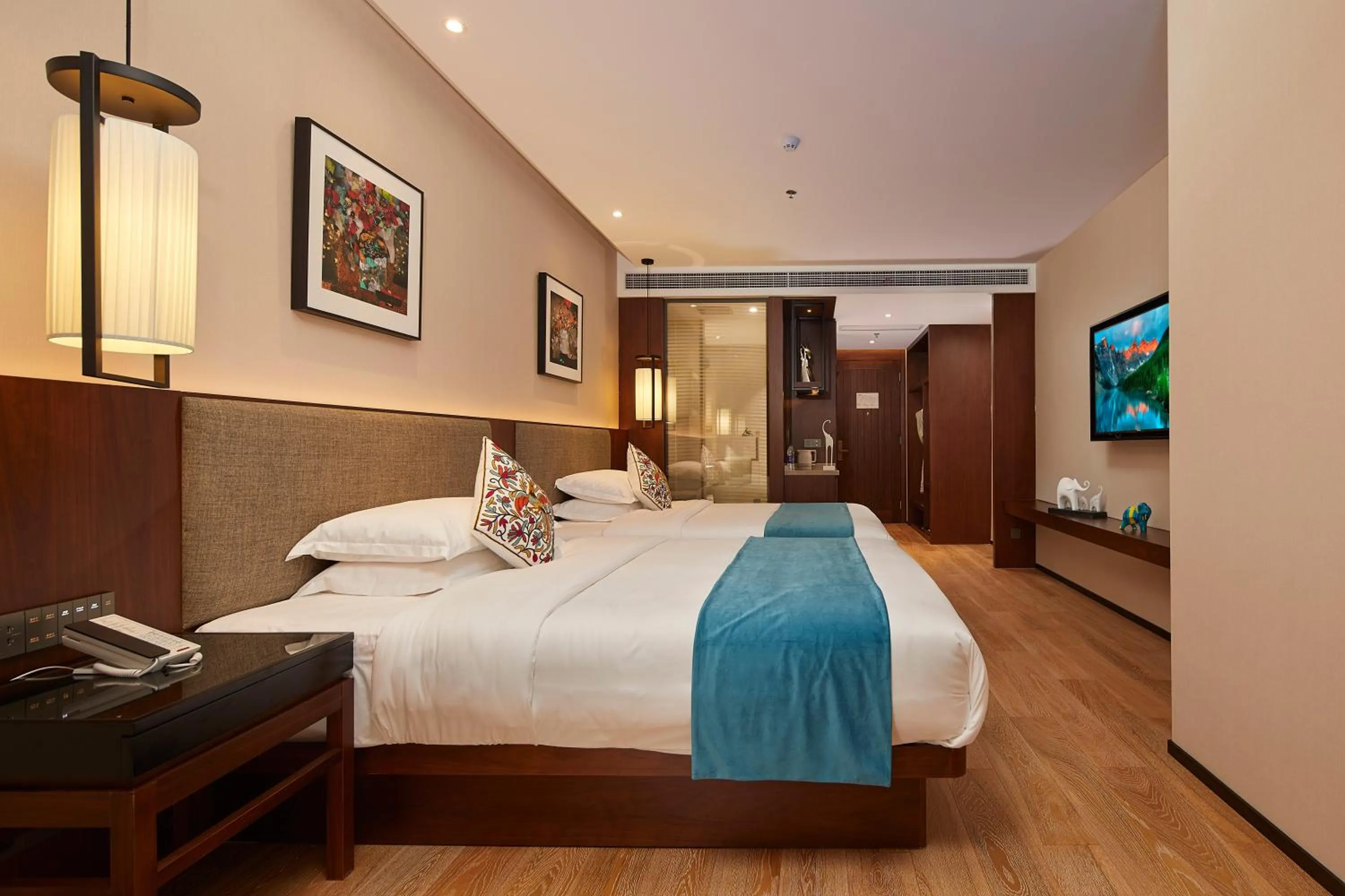 Photo of the whole room, Bed in SSAW Boutique Hotel Yangzhou