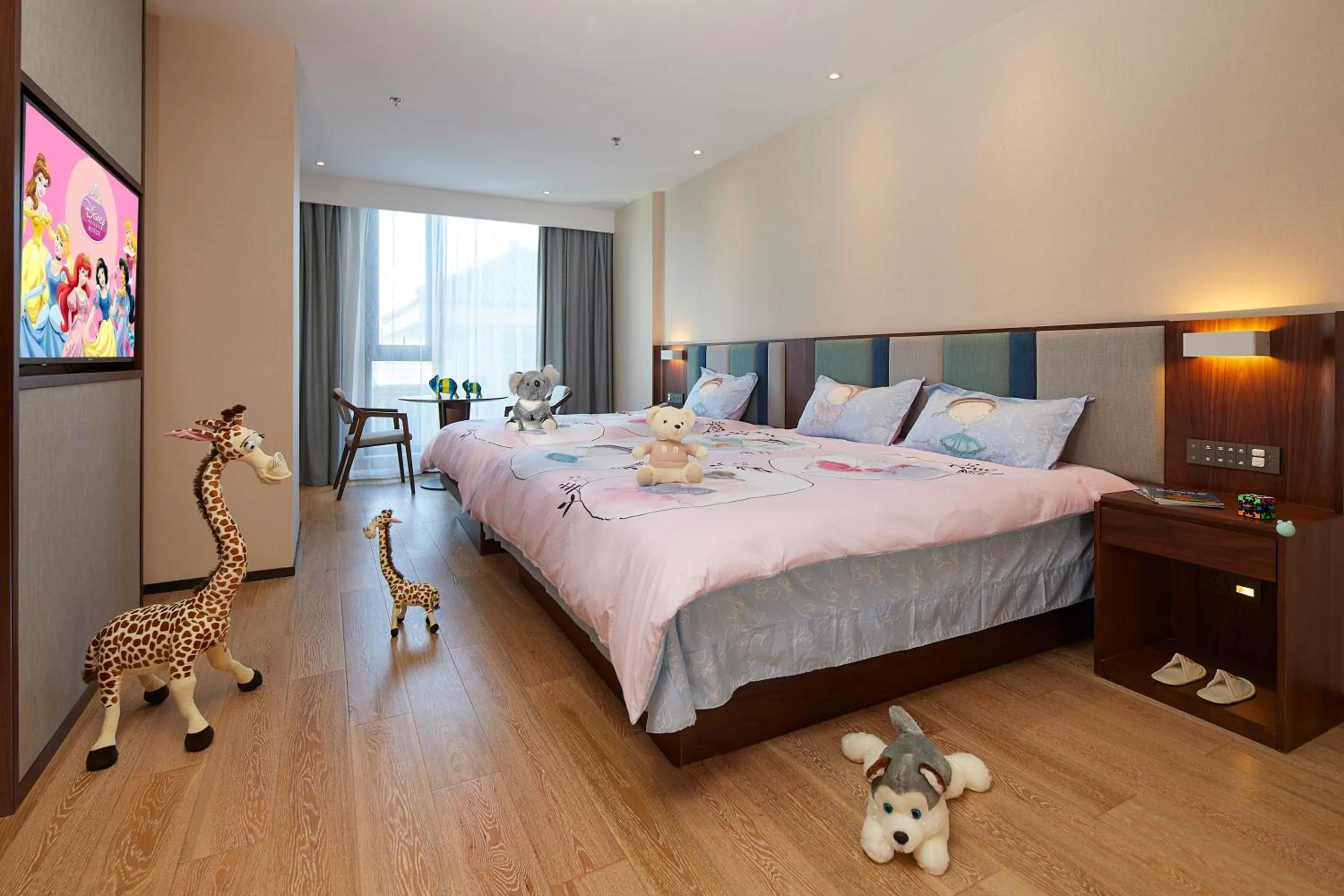 Photo of the whole room, Bed in SSAW Boutique Hotel Yangzhou