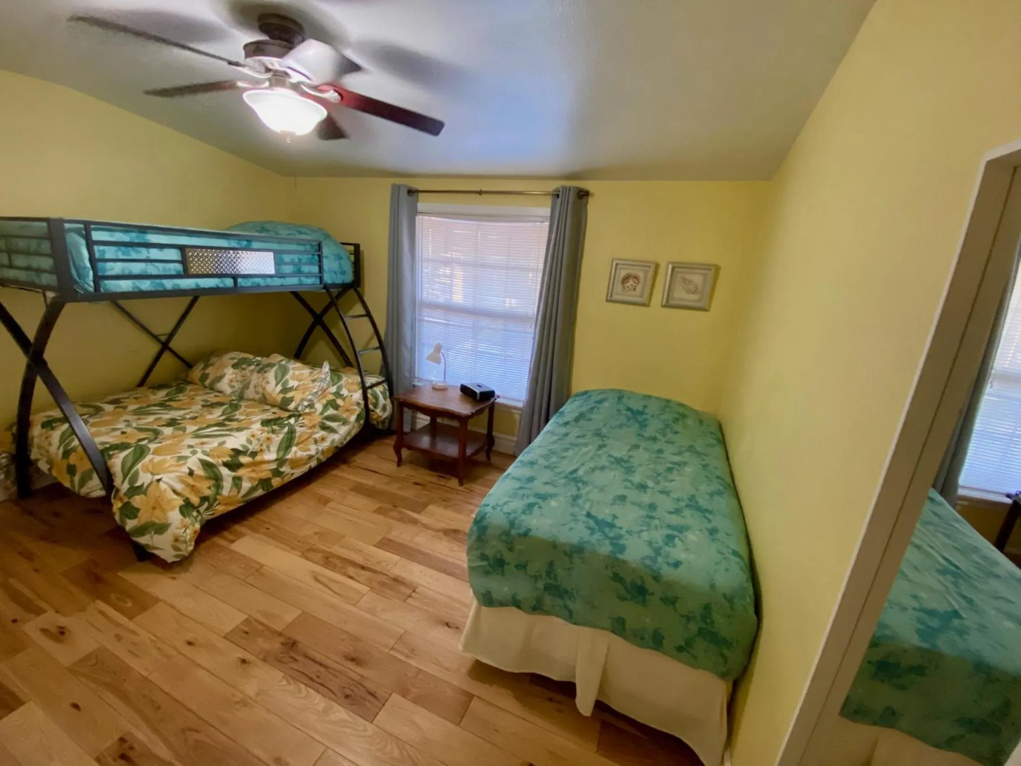 Bed in Newer Ranch with Pool and Hot Tub near the Strip and Freemont street.