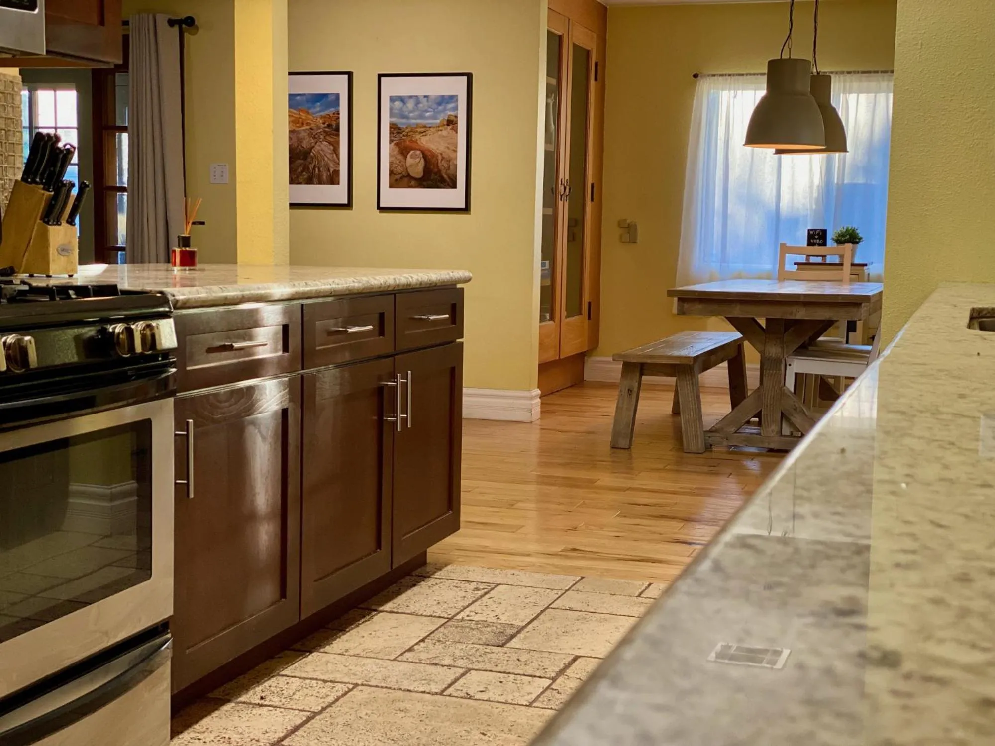 Newer Ranch with Pool and Hot Tub near the Strip and Freemont street.