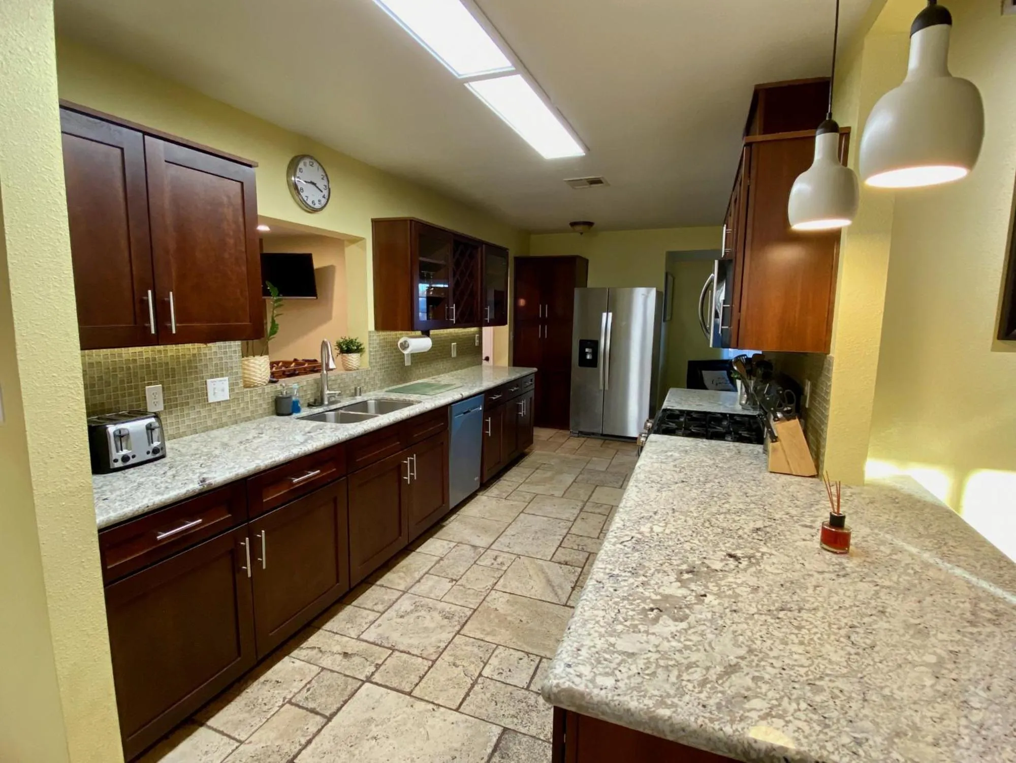Kitchen or kitchenette in Newer Ranch with Pool and Hot Tub near the Strip and Freemont street.