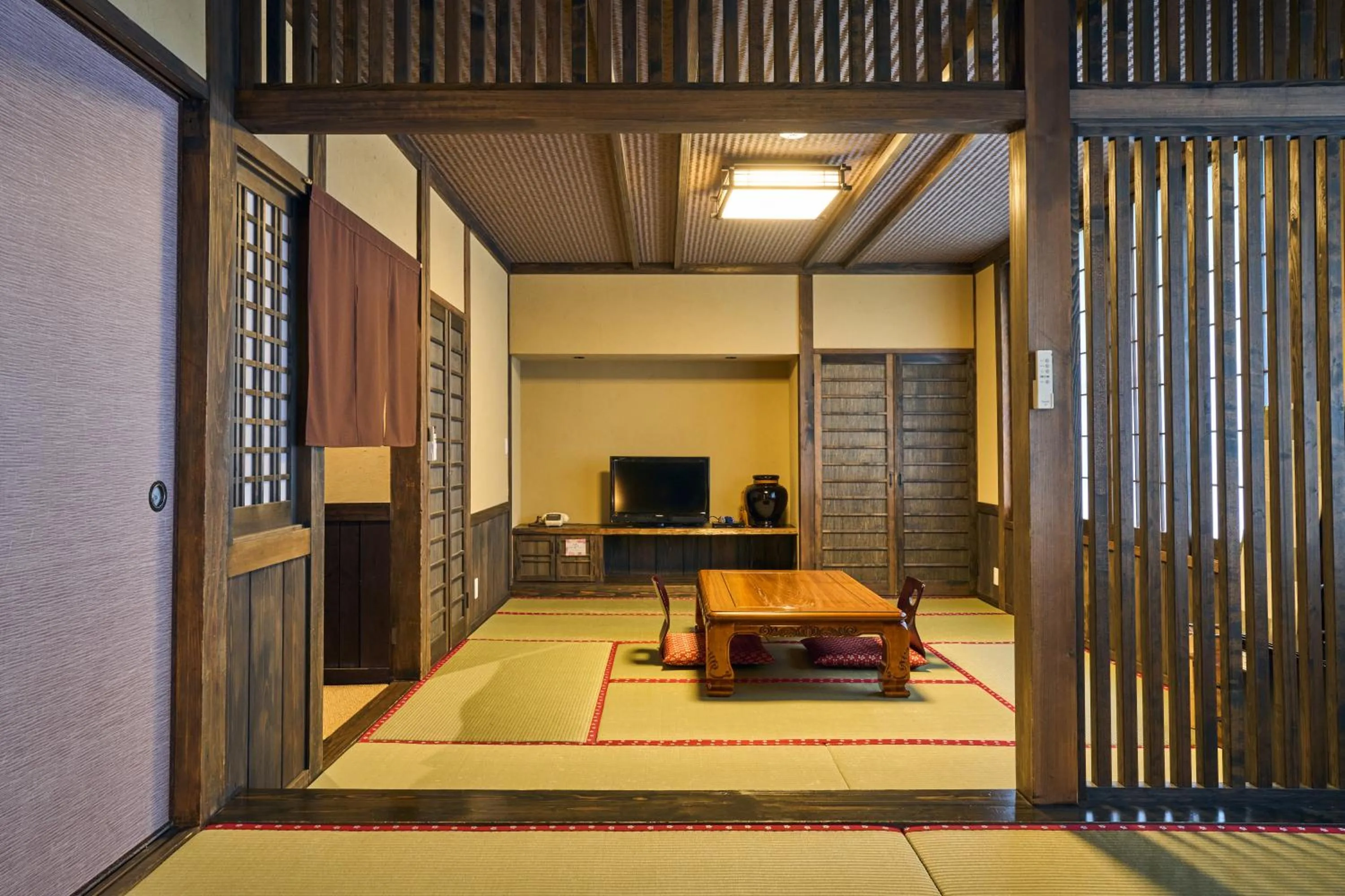 Photo of the whole room in Shinwaen