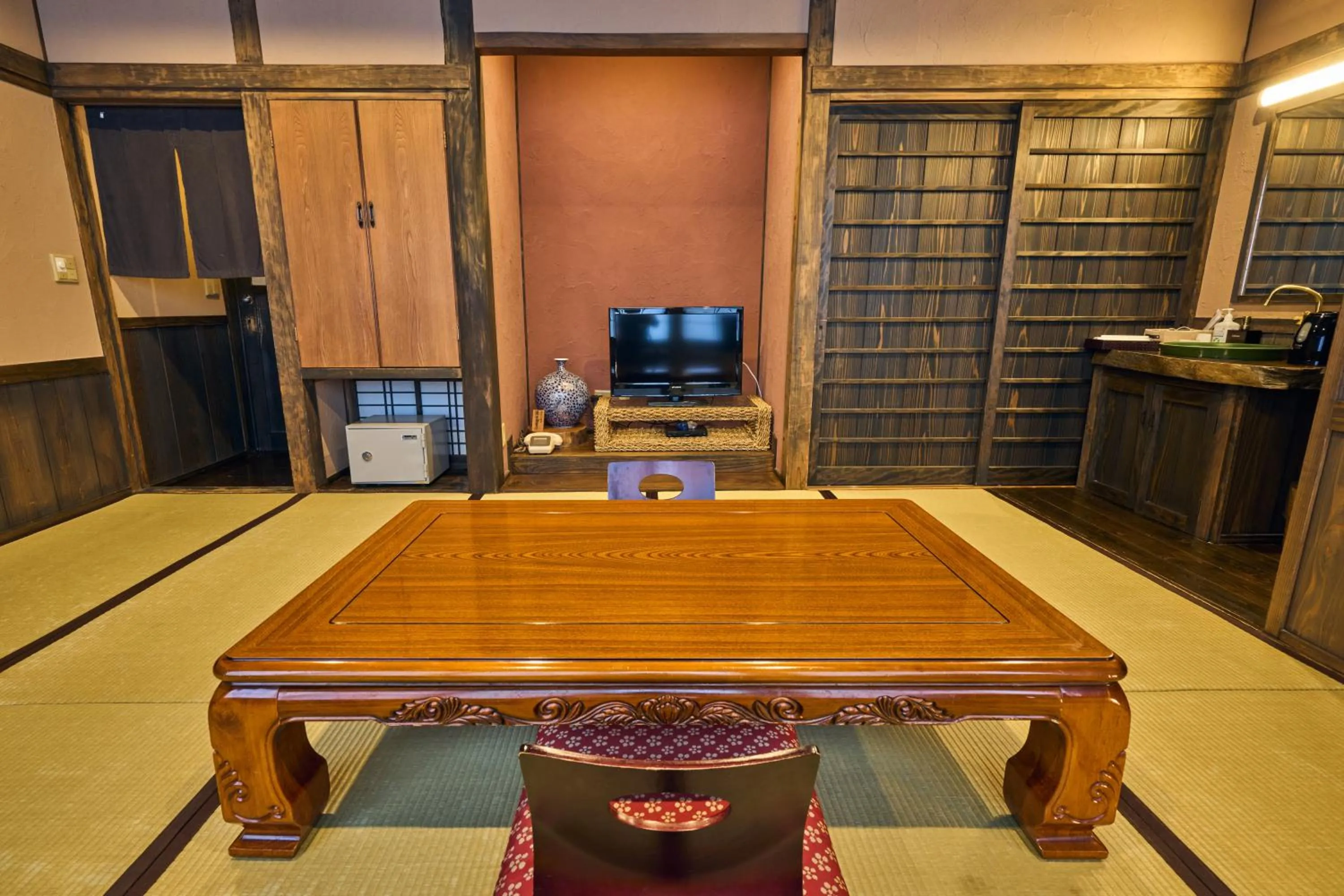 TV and multimedia in Shinwaen