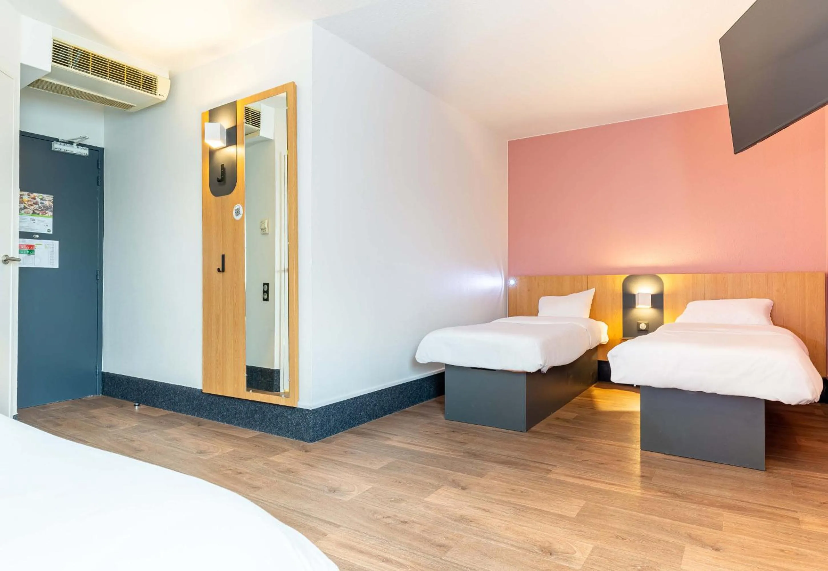 Bedroom, Bed in B&B HOTEL Nantes Aéroport