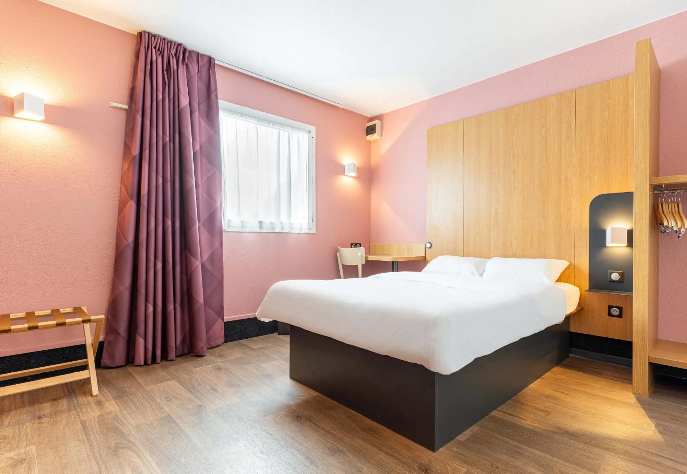 Bedroom, Bed in B&B HOTEL Nantes Aéroport