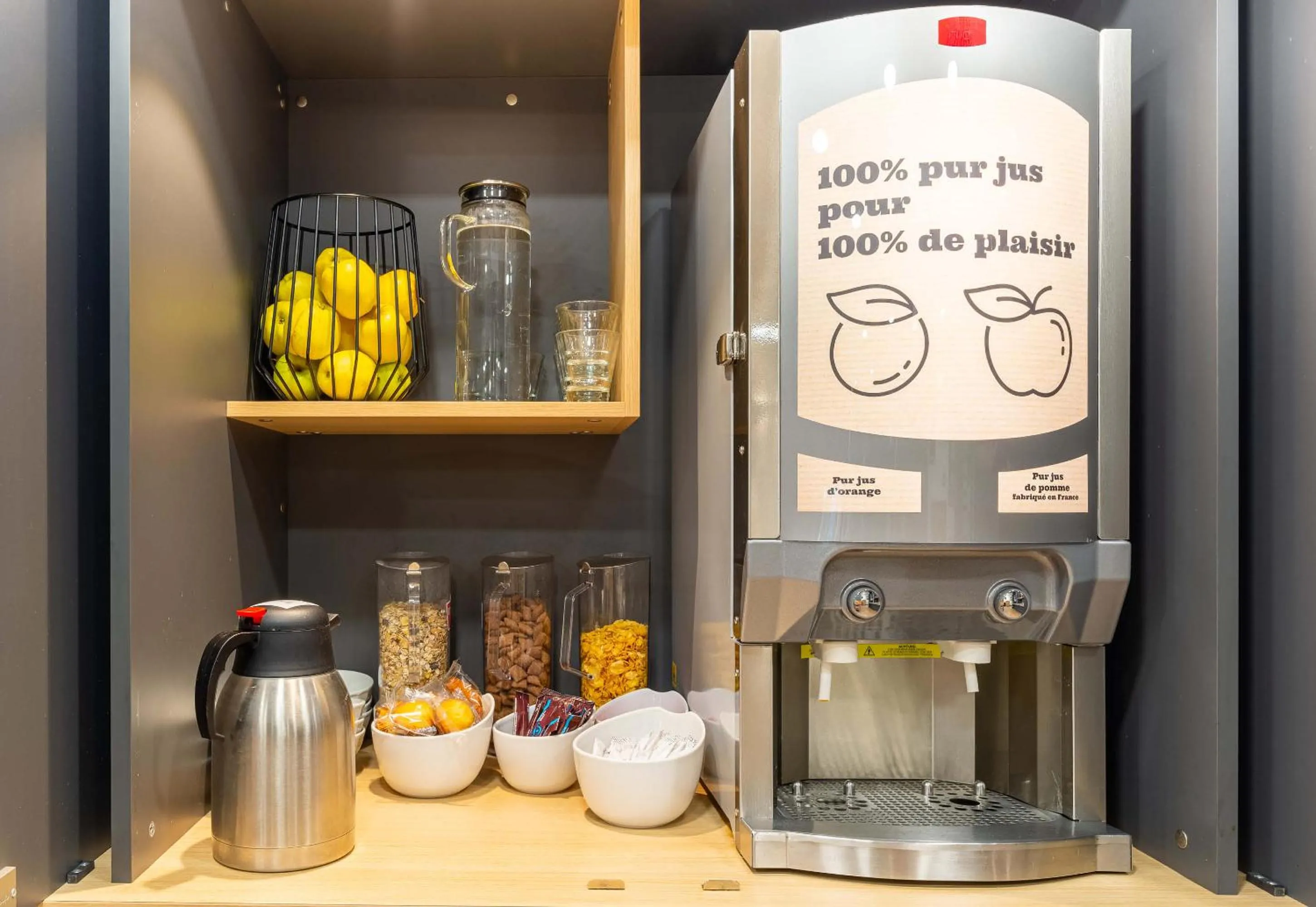 Breakfast in B&B HOTEL Nantes Aéroport