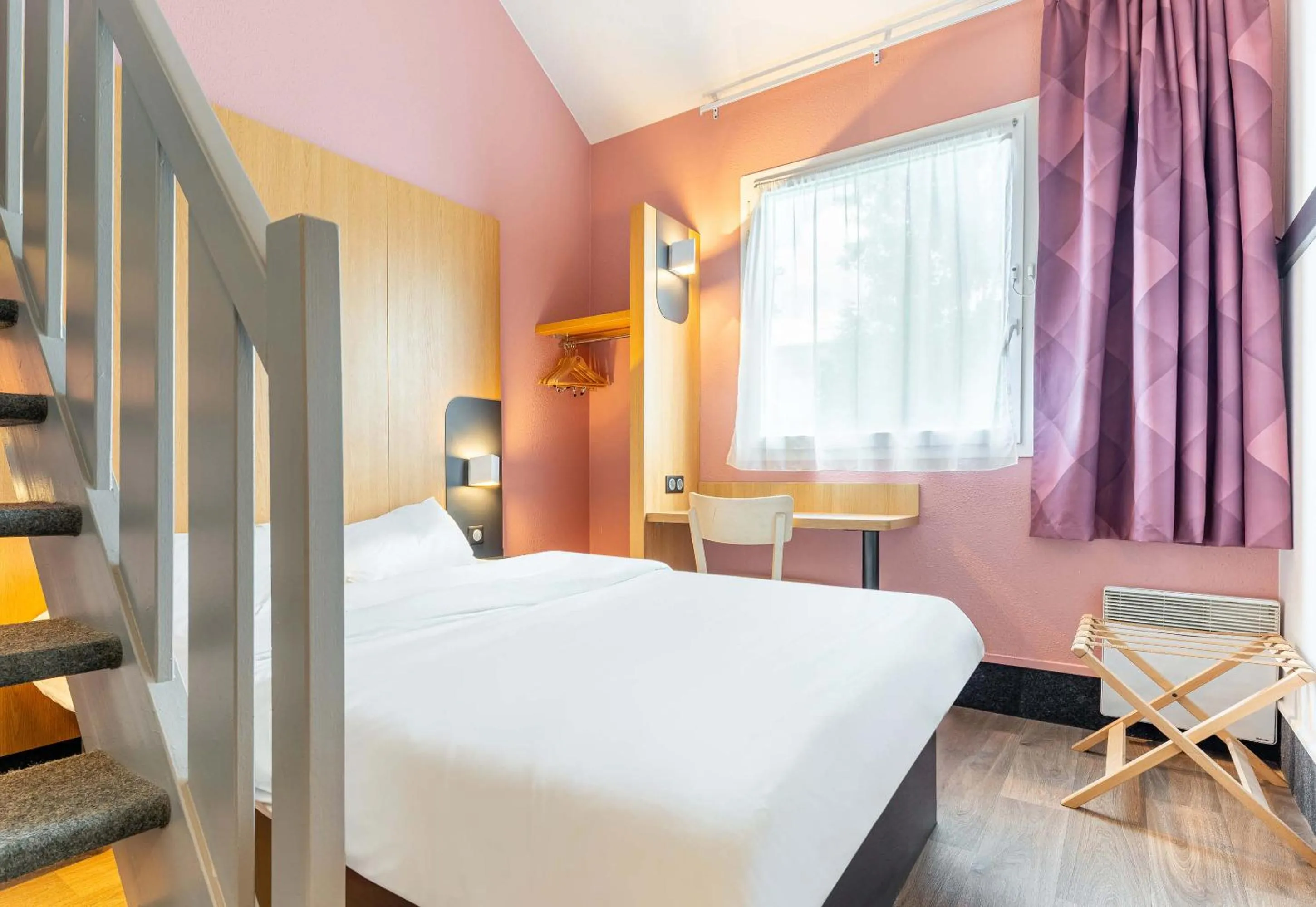 Bedroom, Bed in B&B HOTEL Nantes Aéroport