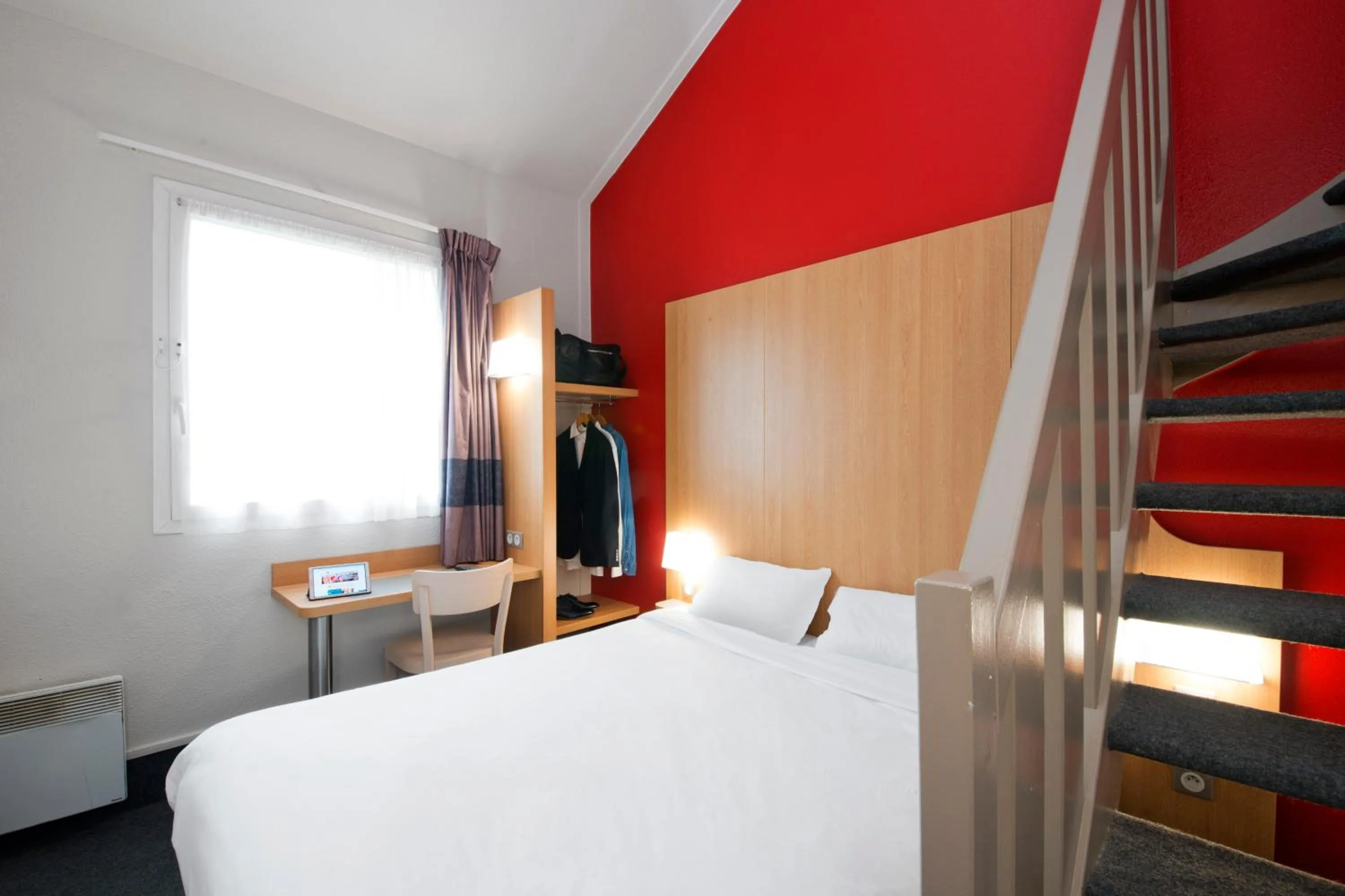 Bedroom, Bed in B&B HOTEL Nantes Aéroport