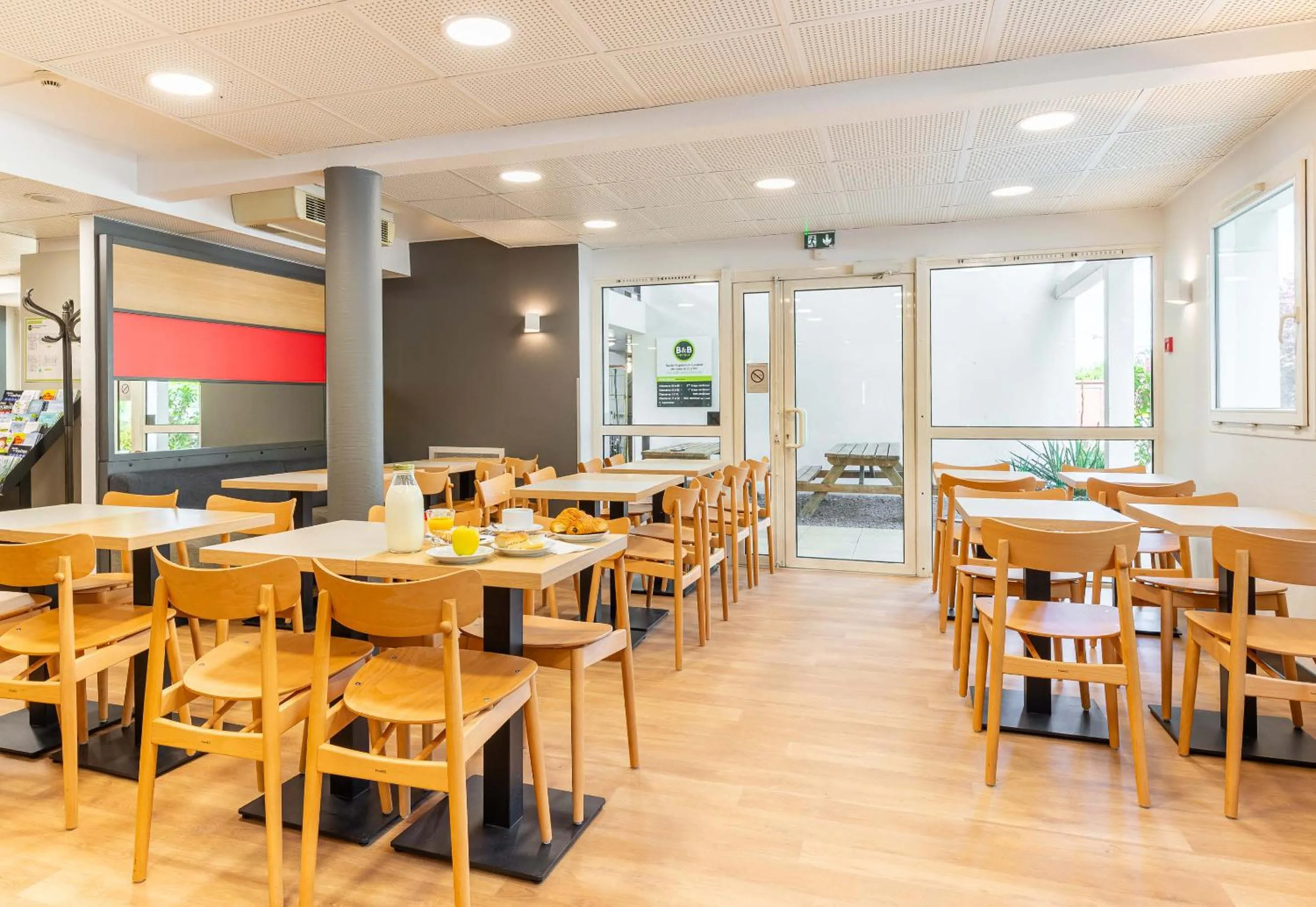 Buffet breakfast in B&B HOTEL Nantes Aéroport