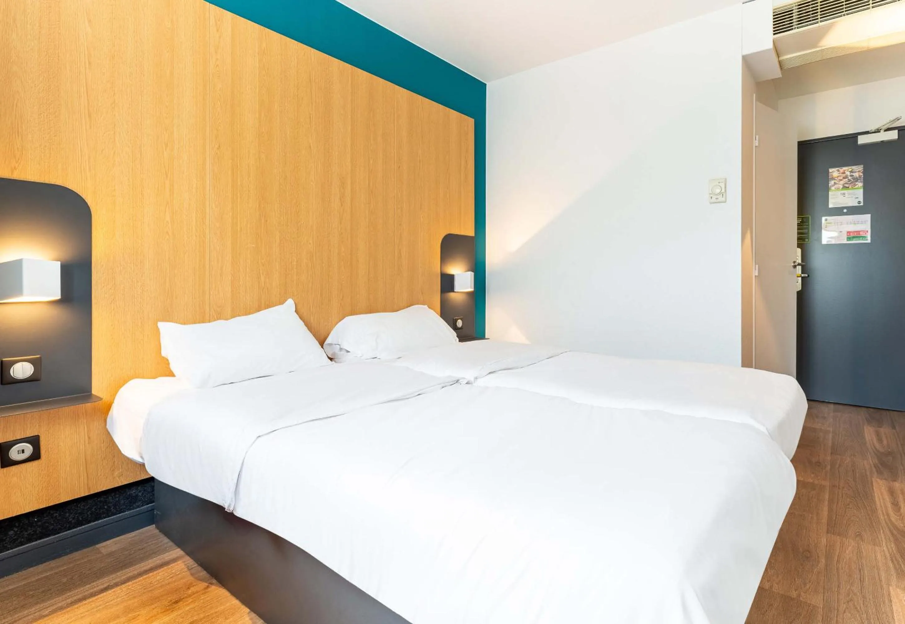 Bedroom, Bed in B&B HOTEL Nantes Aéroport