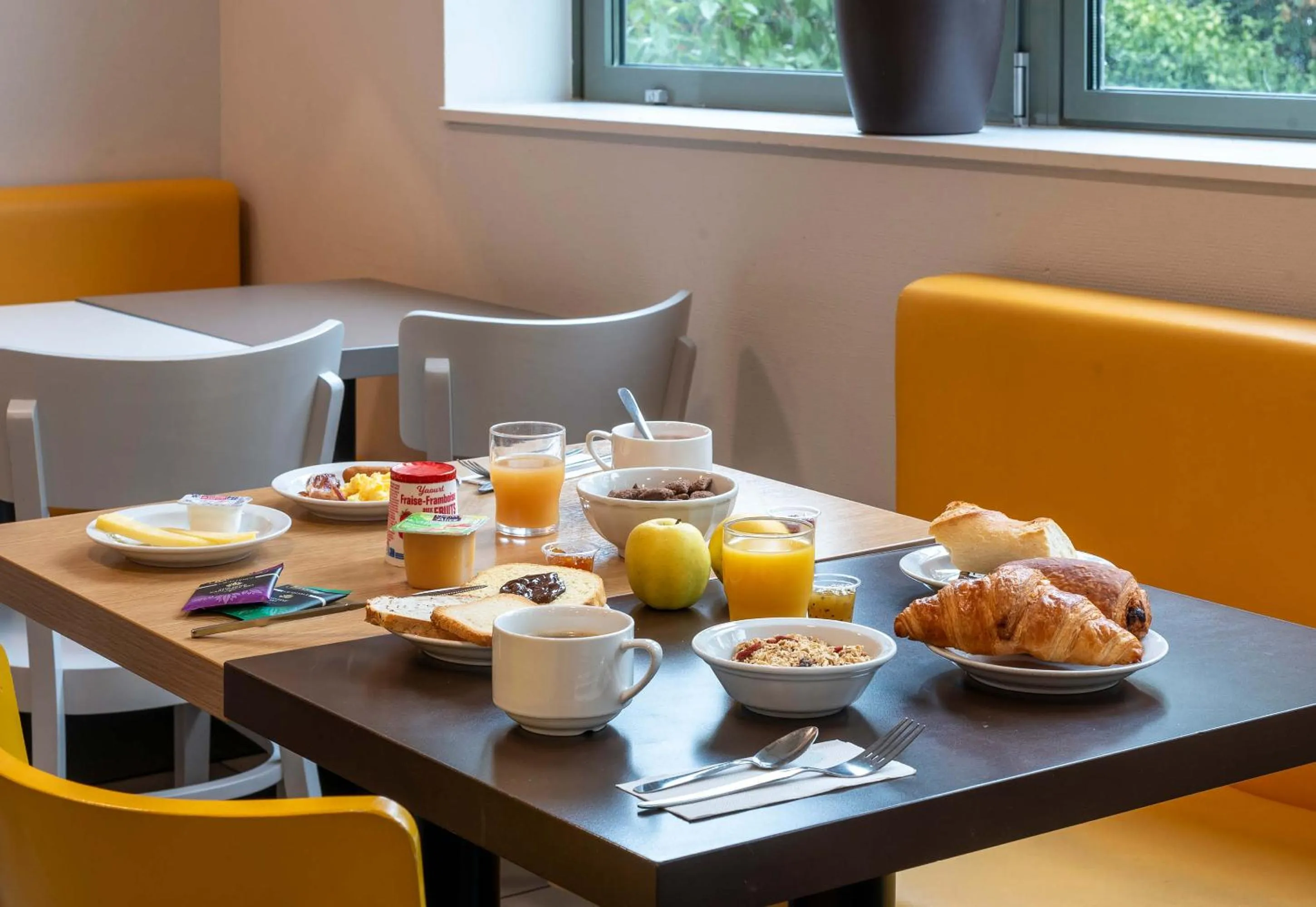 Breakfast in B&B HOTEL Toulouse Basso Cambo