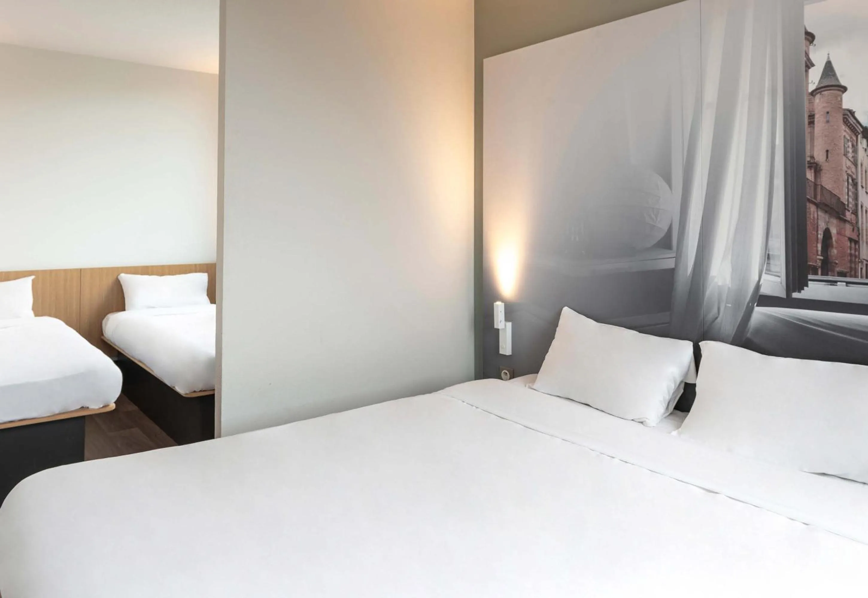 Bedroom, Bed in B&B HOTEL Toulouse Basso Cambo