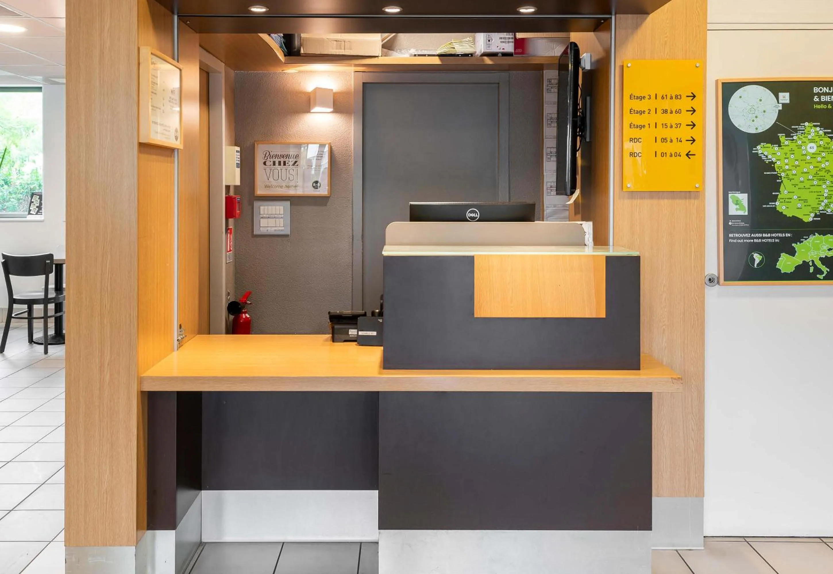 Lobby or reception in B&B HOTEL Toulouse Basso Cambo