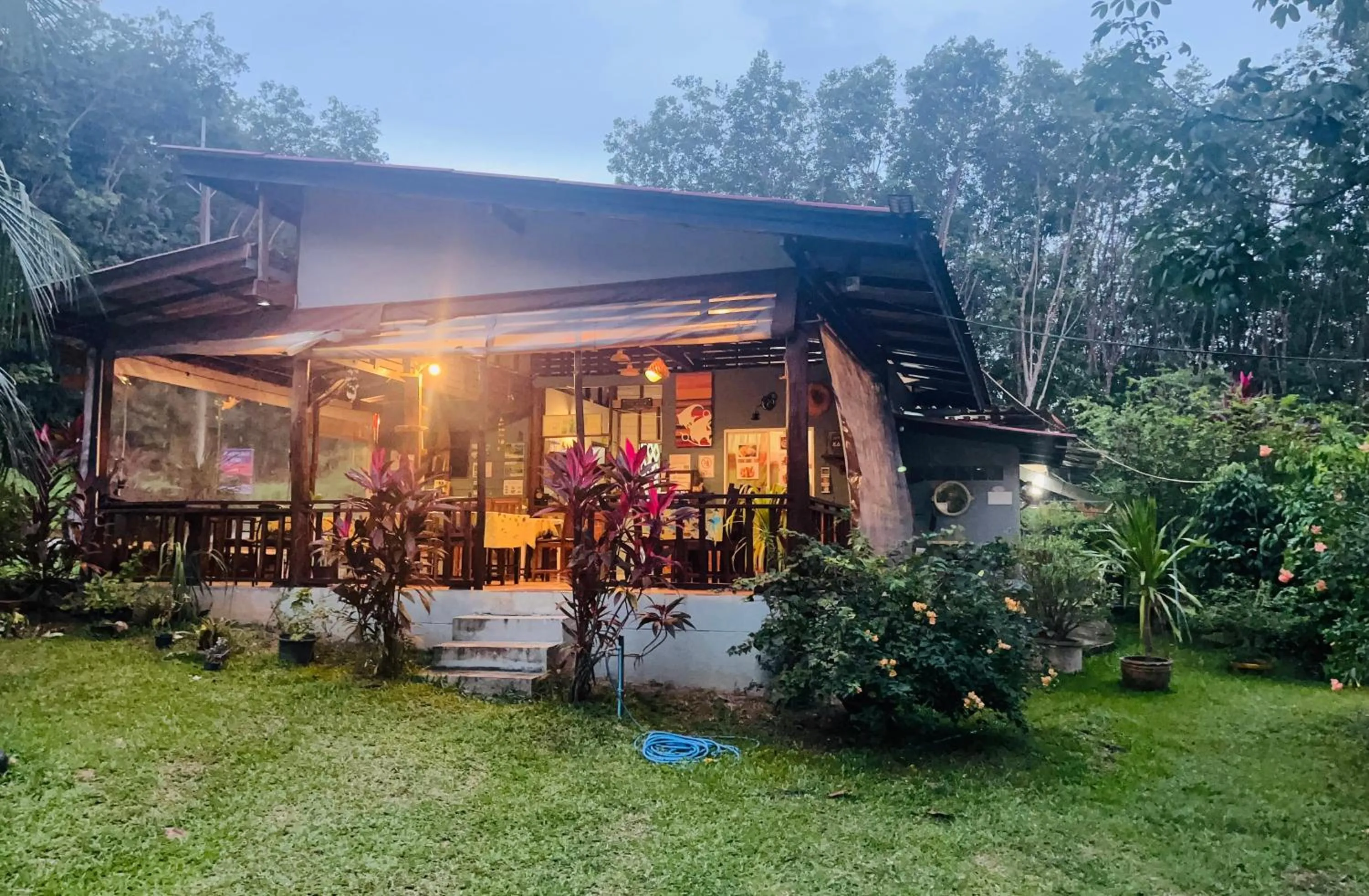 Restaurant/places to eat in Najjamee Bungalows