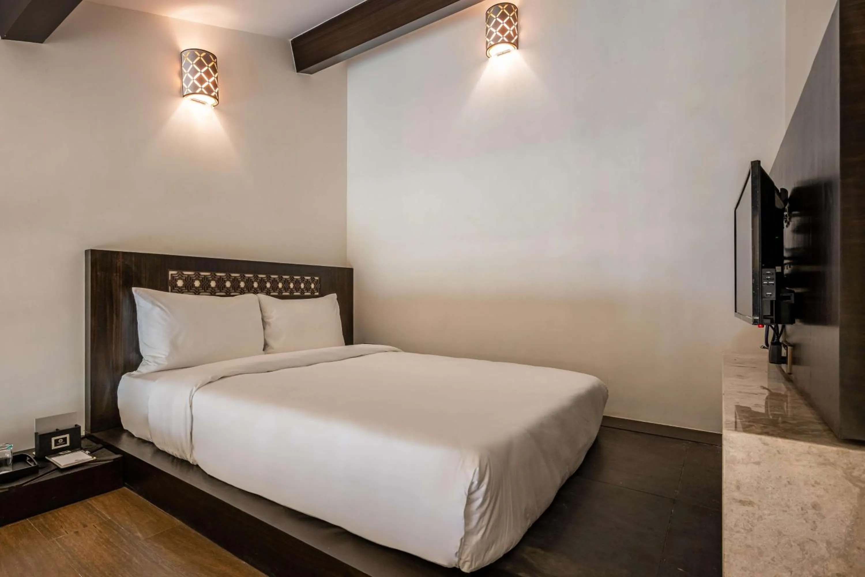 Bedroom, Bed in Silver Waves Resort & Spa - Daman