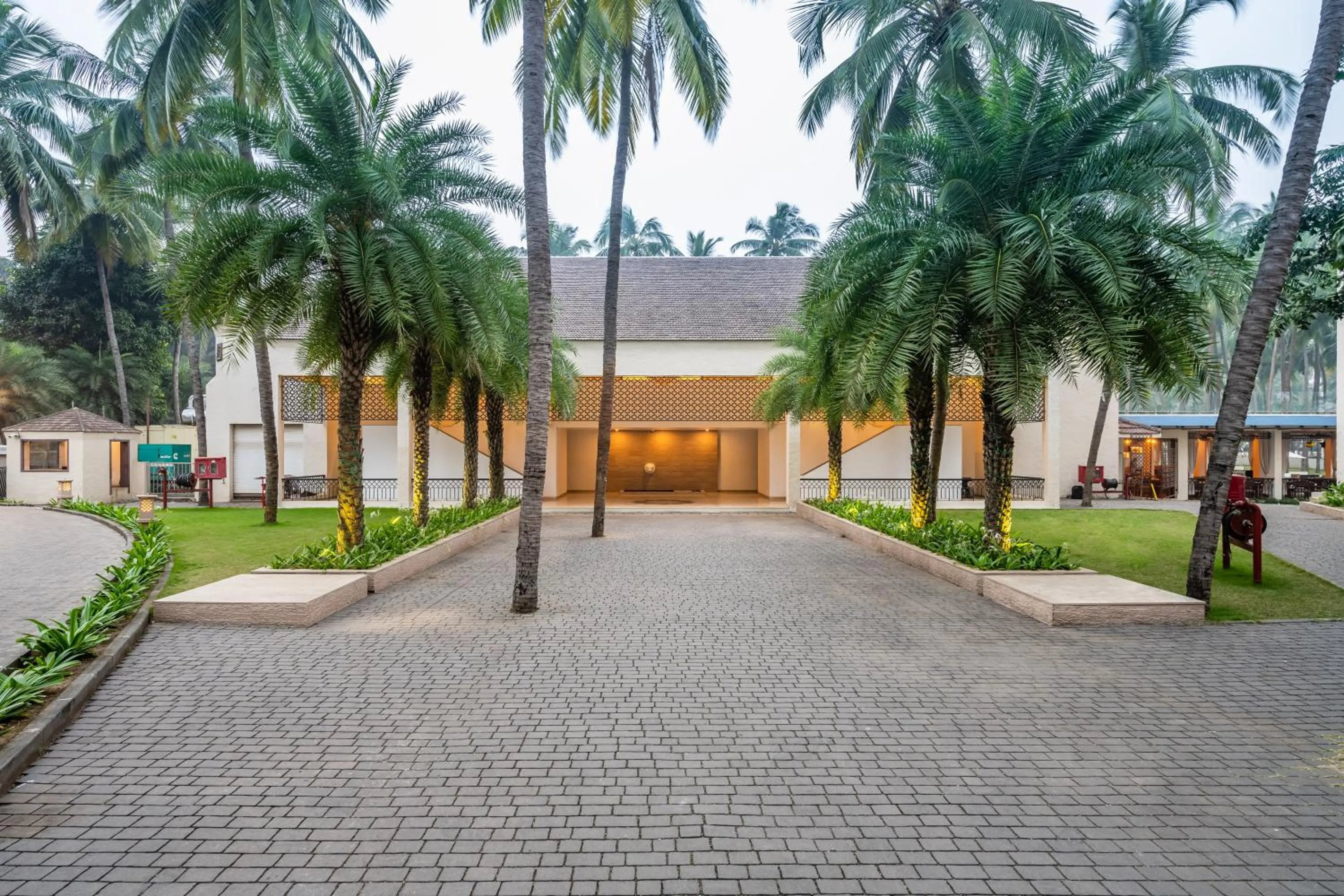 Silver Waves Resort & Spa - Daman