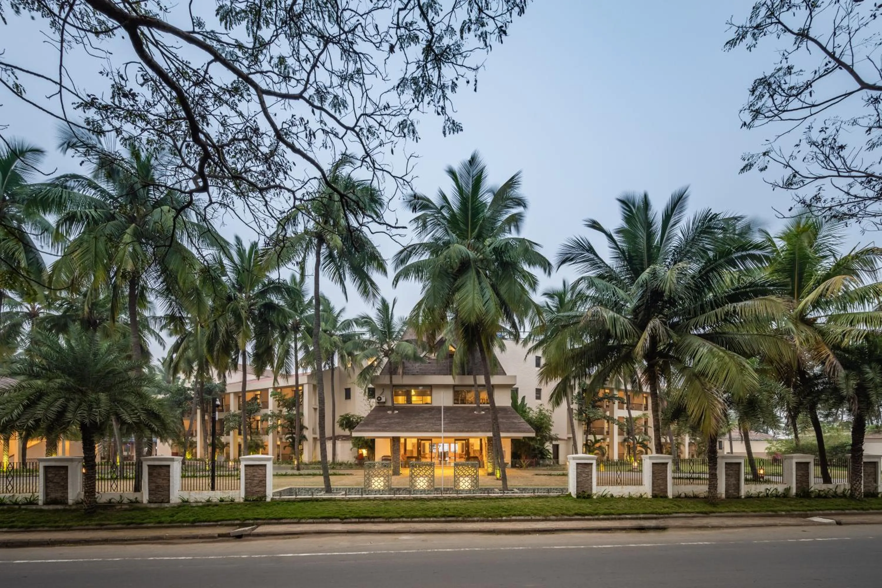 Silver Waves Resort & Spa - Daman