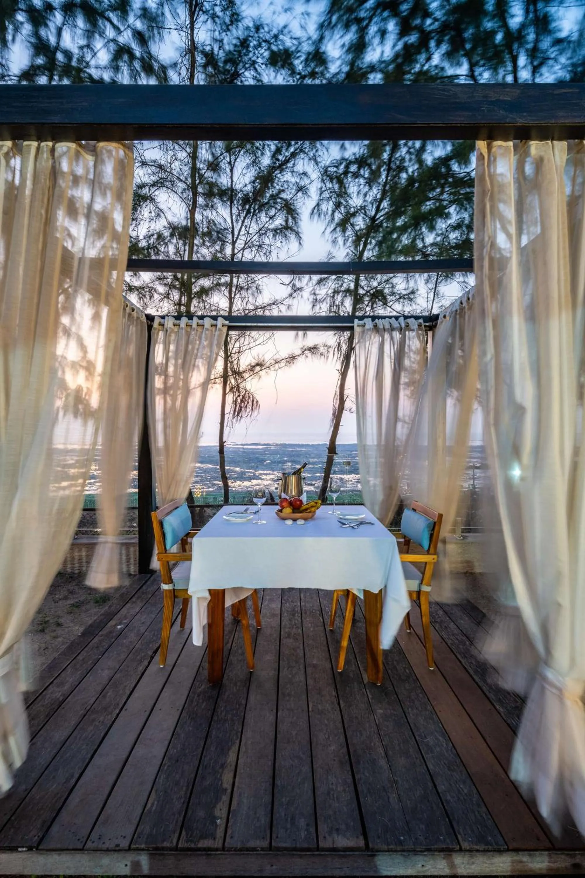 Restaurant/places to eat in Silver Waves Resort & Spa - Daman