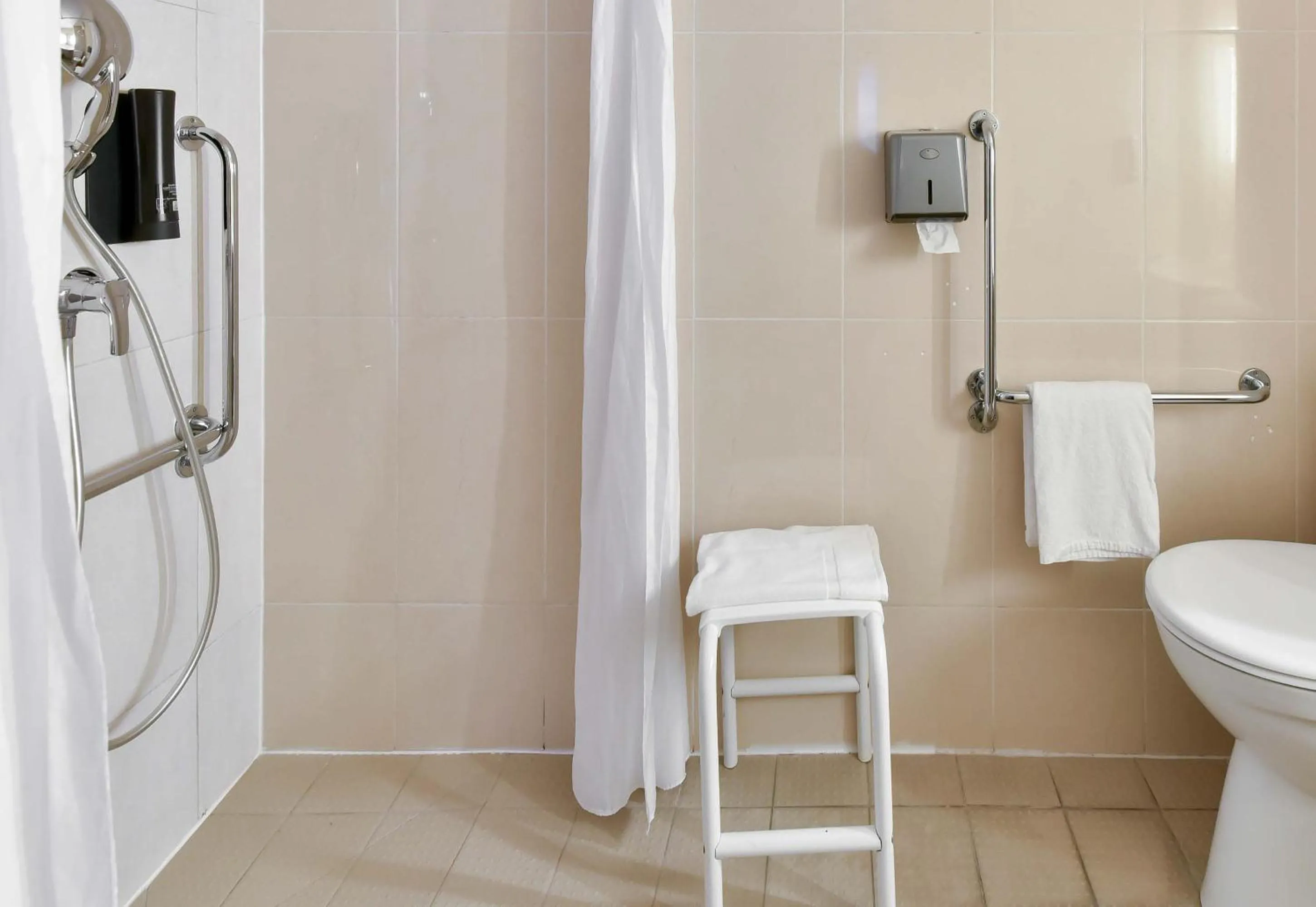 Bathroom in B&B HOTEL Toulouse Cité de l'Espace Mouchotte