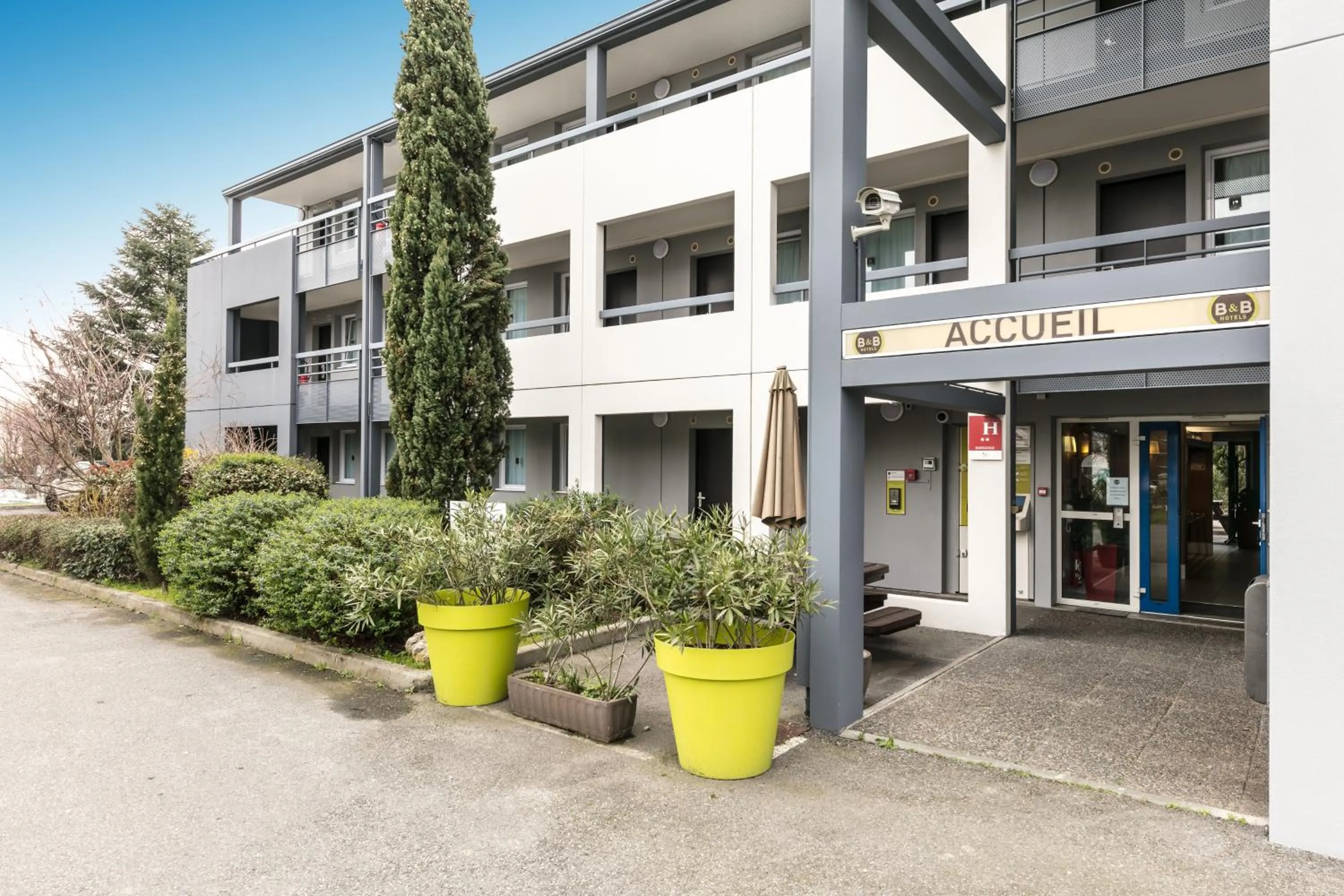 Facade/entrance in B&B HOTEL Toulouse Cité de l'Espace Mouchotte