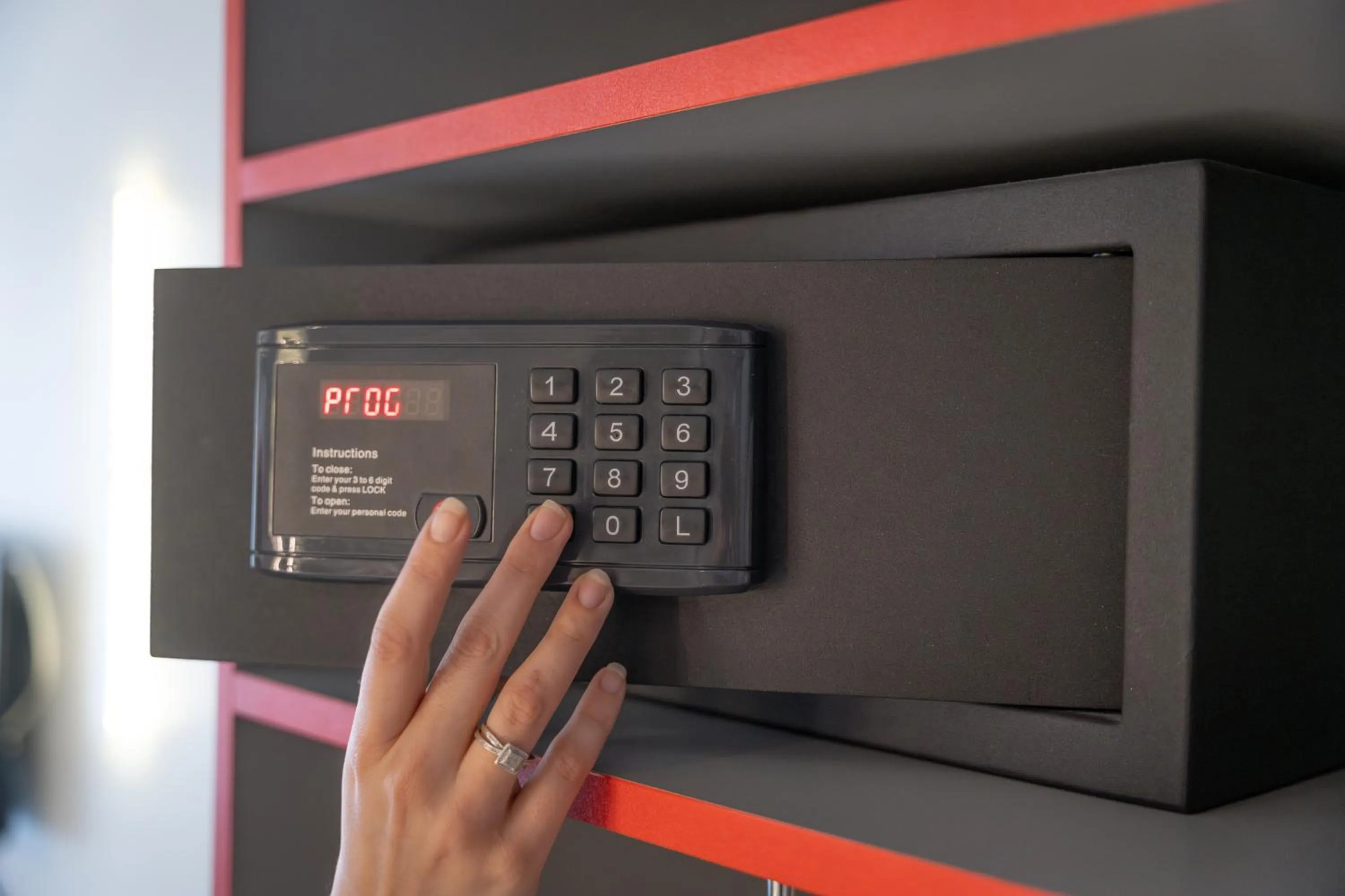 safe in Hotel Inn Design Paris Place d'italie