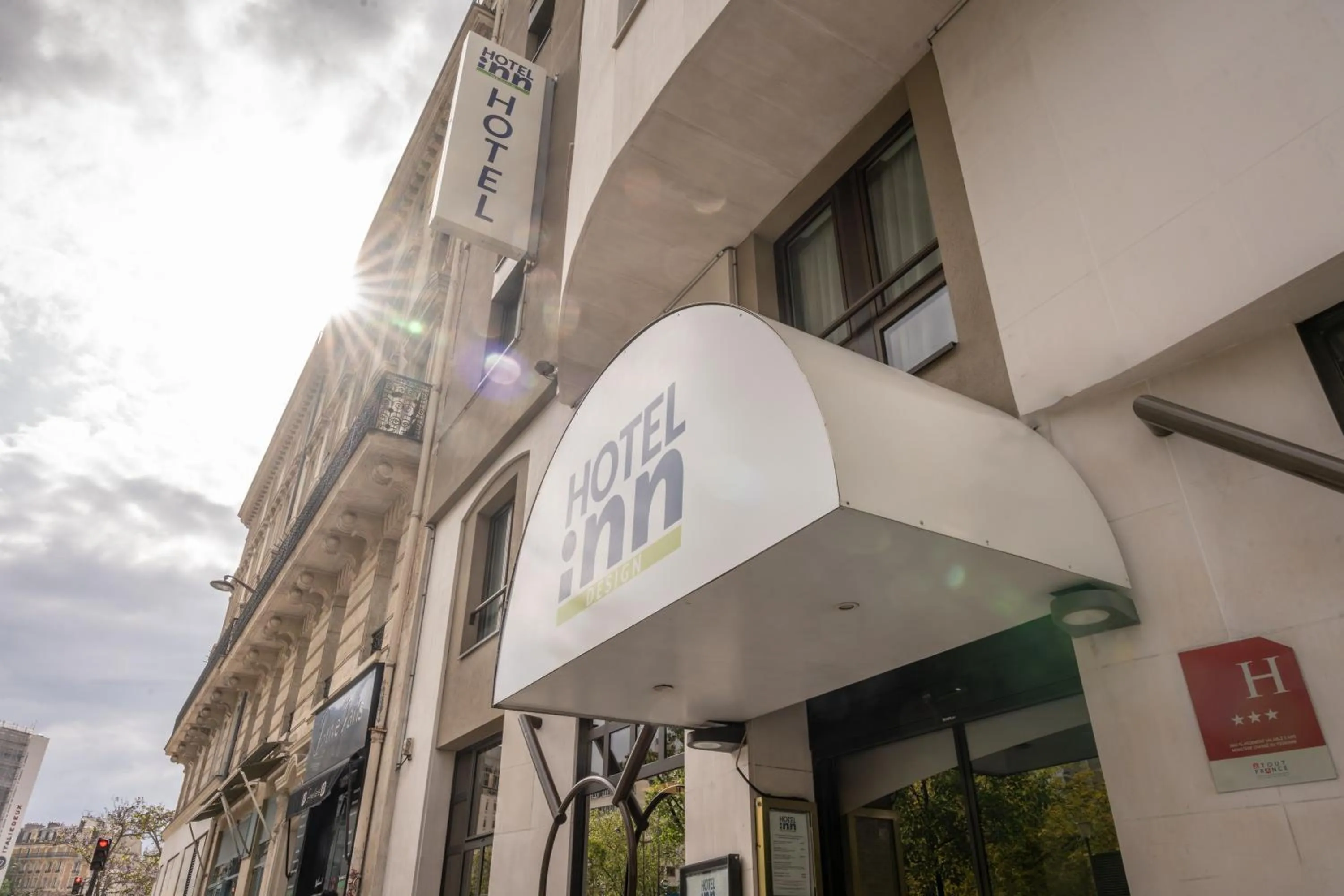 Property logo or sign in Hotel Inn Design Paris Place d'italie