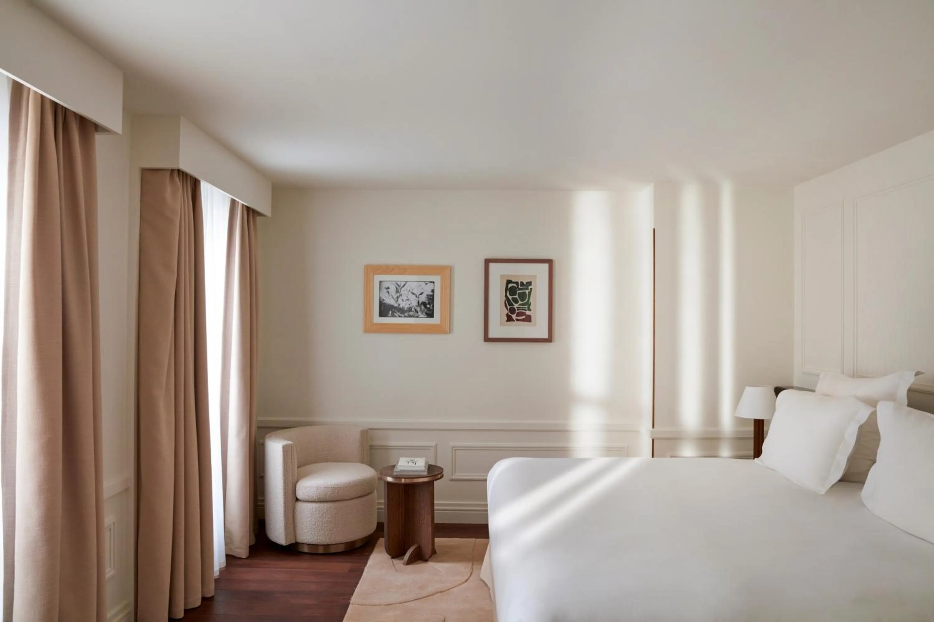 Bedroom, Bed in Maison Delano Paris