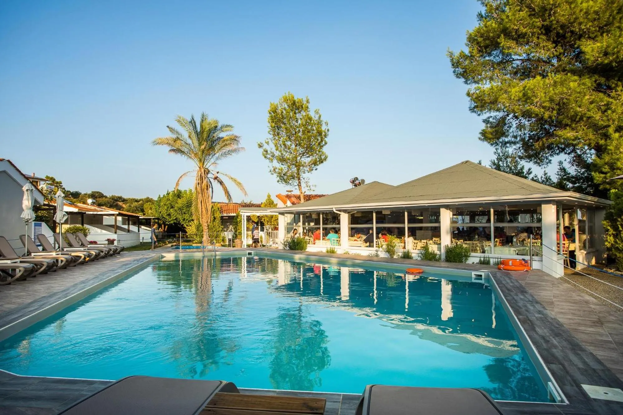 Restaurant/places to eat in Coral Blue Beach Hotel Gerakini