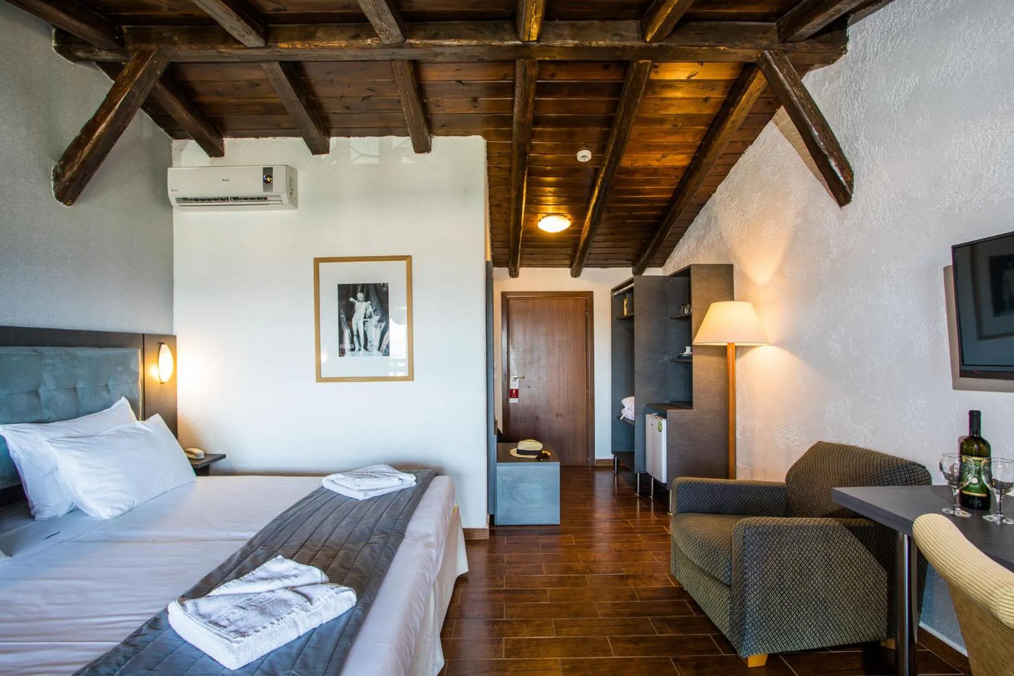 Photo of the whole room in Coral Blue Beach Hotel Gerakini