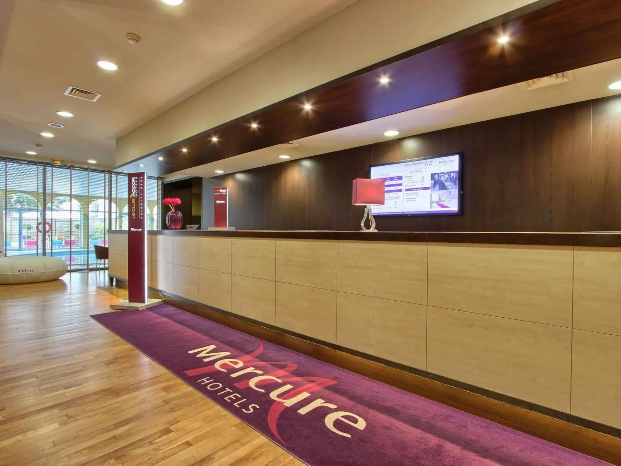 Property building in Mercure Paris Velizy