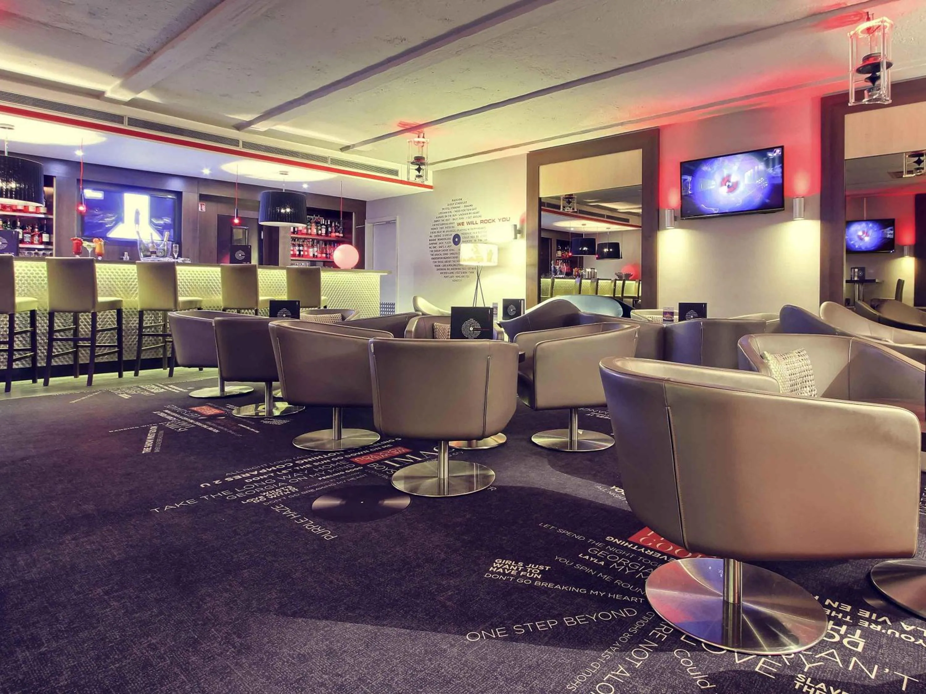Lounge or bar in Mercure Paris Velizy
