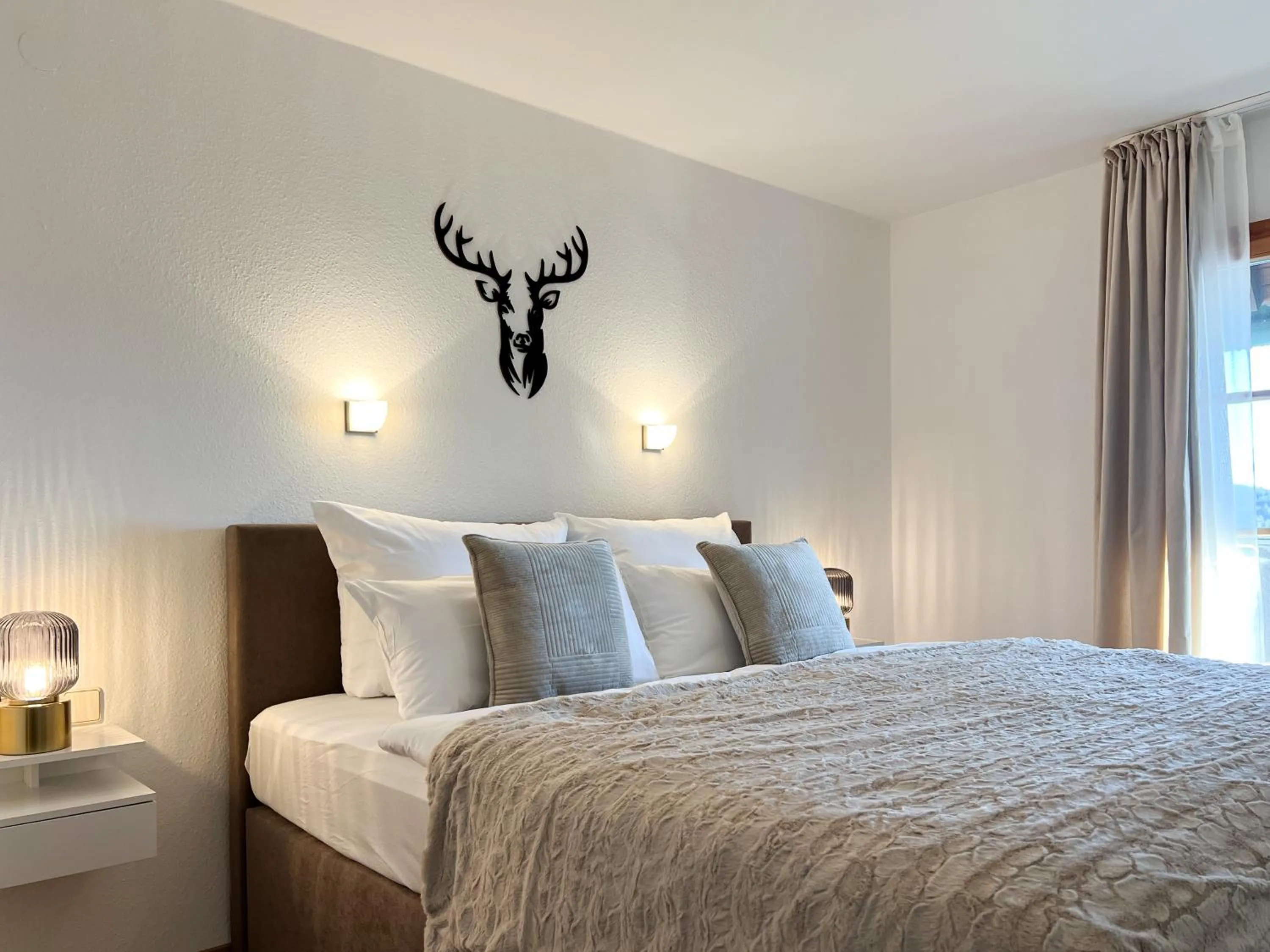 One-Bedroom Apartment with Balcony and Water View in Villa Hubertus - Ferienwohnungen am Feldberg