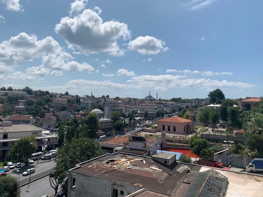 Neighbourhood in Biter Hotel